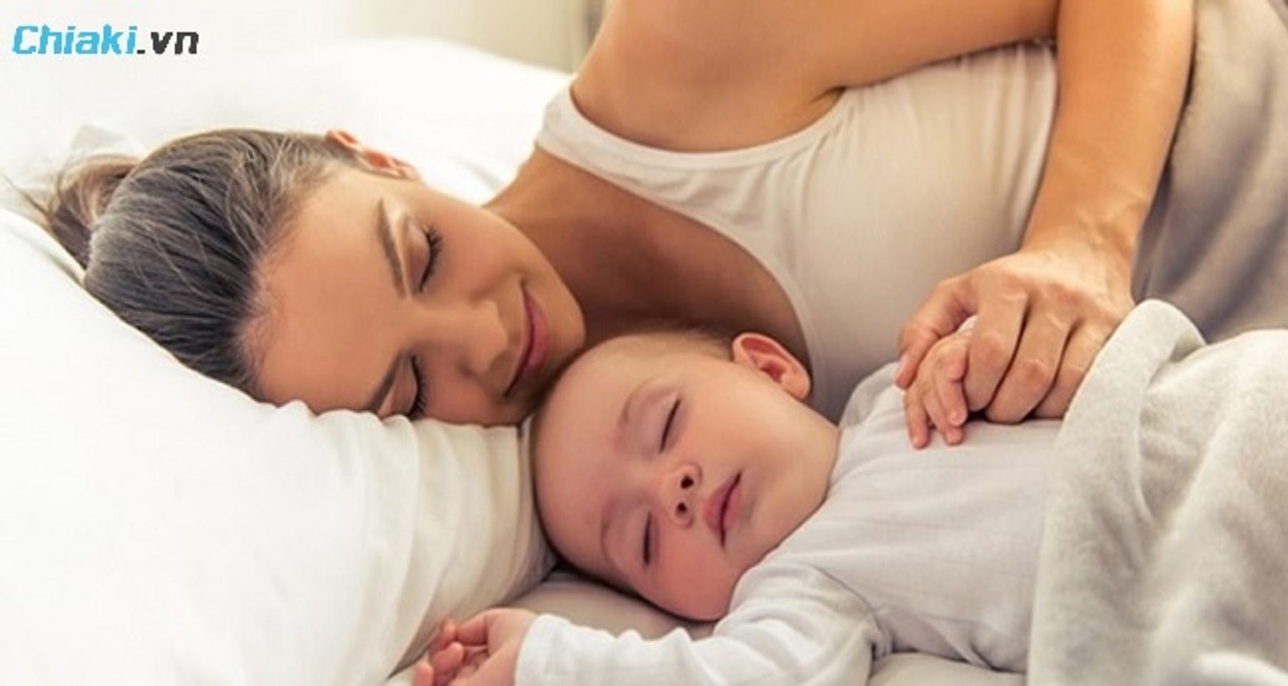 Sữa tươi hỗ trợ mẹ sau sinh ngủ ngon hơn