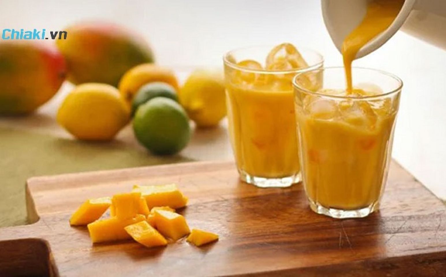 Nước &eacute;p xo&agrave;i ch&iacute;n