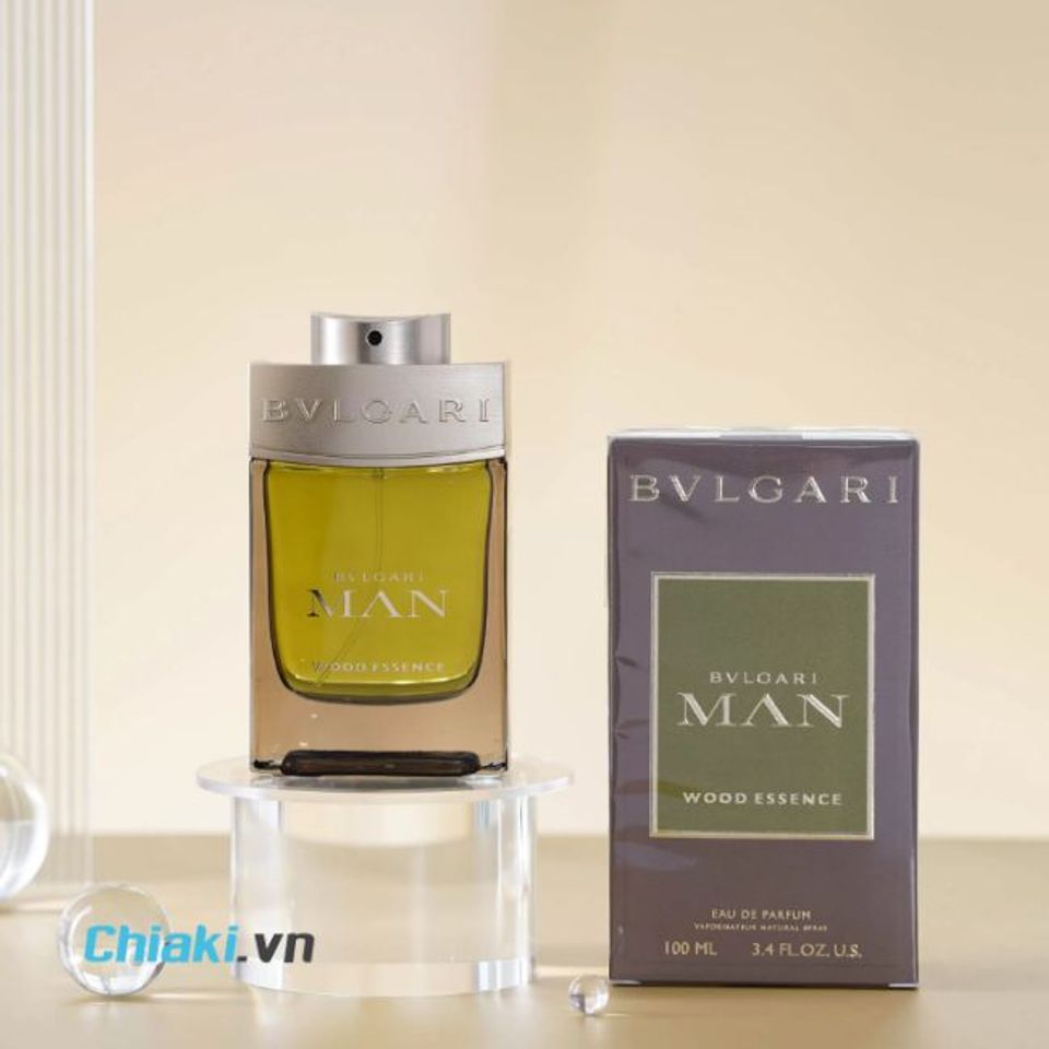 Nước hoa chai m&agrave;u xanh l&aacute; c&acirc;y Bvlgari Man Wood Essence