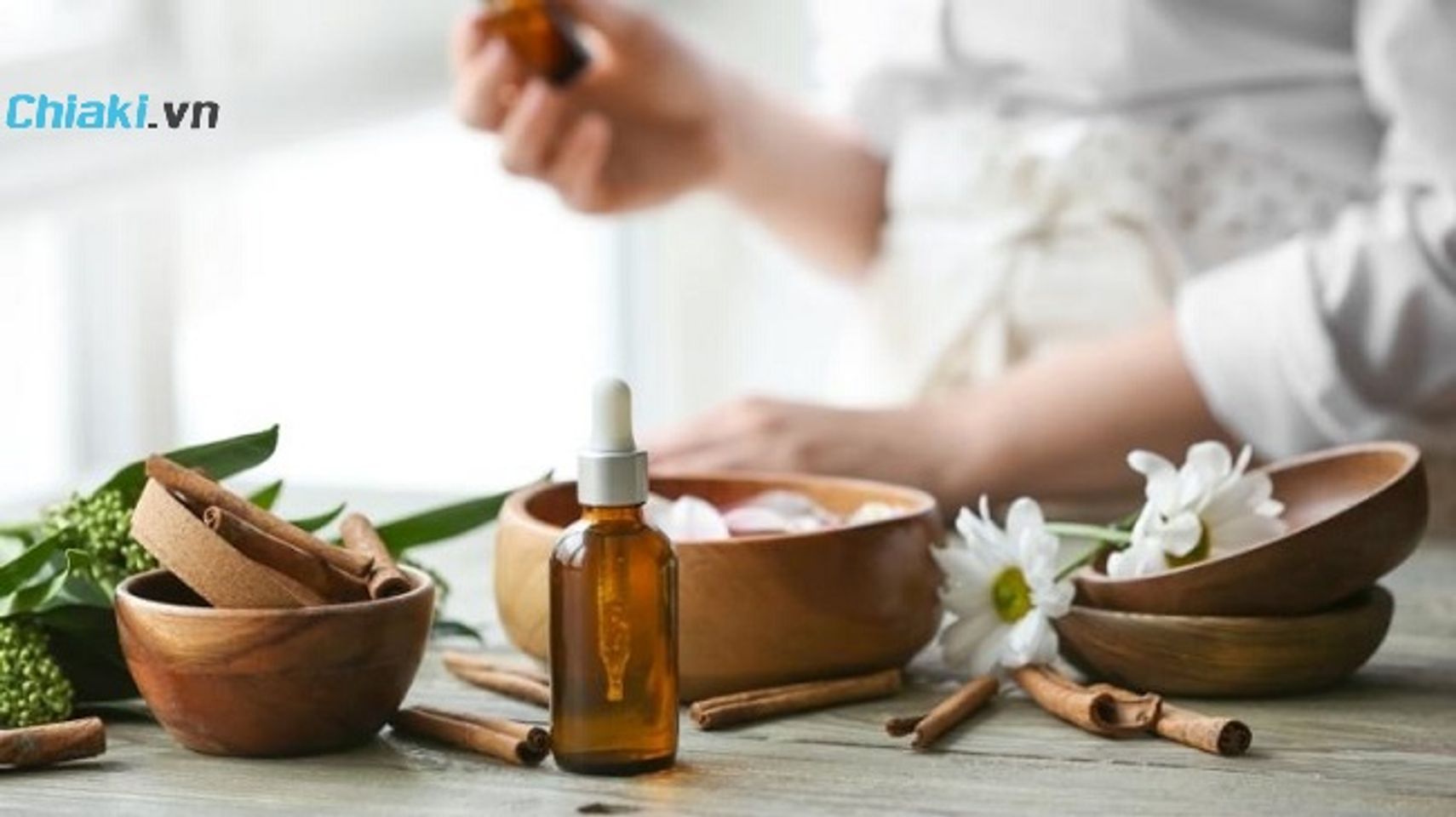 S&uacute;c miệng bằng tinh dầu quế v&agrave; đinh hương