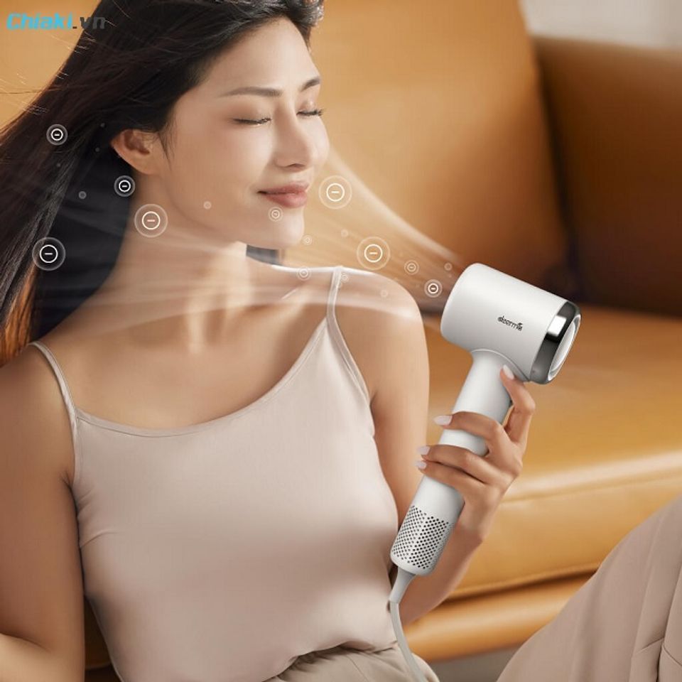 Sấy ion &acirc;m l&agrave;m mượt t&oacute;c gi&uacute;p t&oacute;c giữ độ ẩm