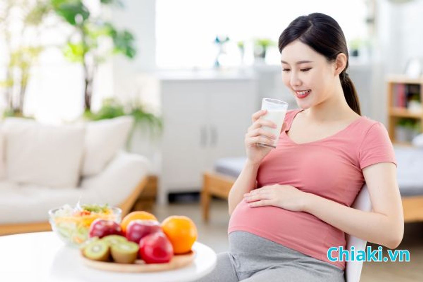 Khi n&agrave;o mẹ bầu cần uống sữa tăng c&acirc;n cho thai nhi th&aacute;ng cuối