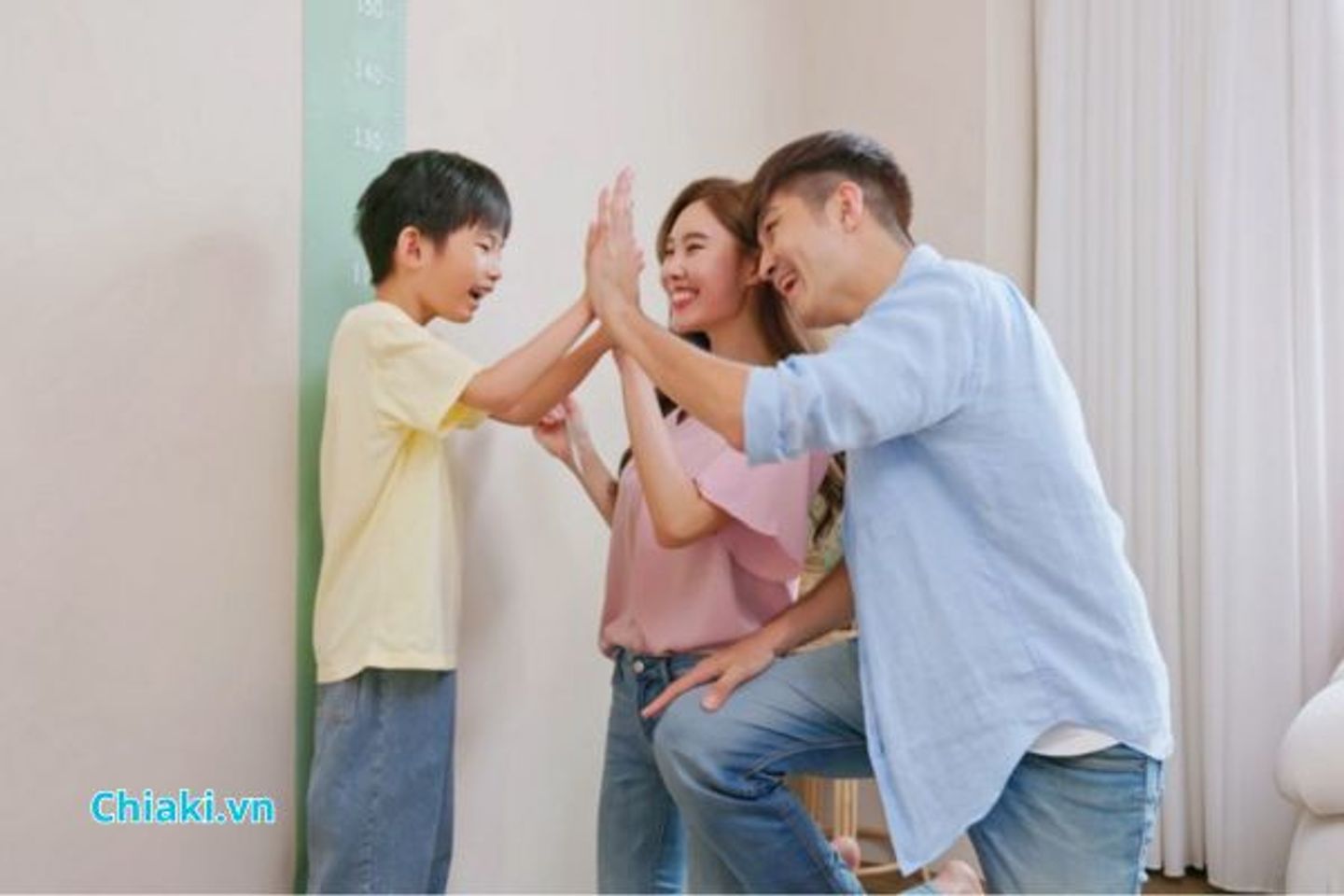Trẻ ph&aacute;t triển chiều cao dựa tr&ecirc;n những yếu tố n&agrave;o?