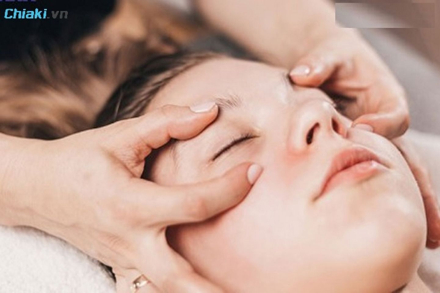 C&aacute;ch massage mắt giảm nếp nhăn 
