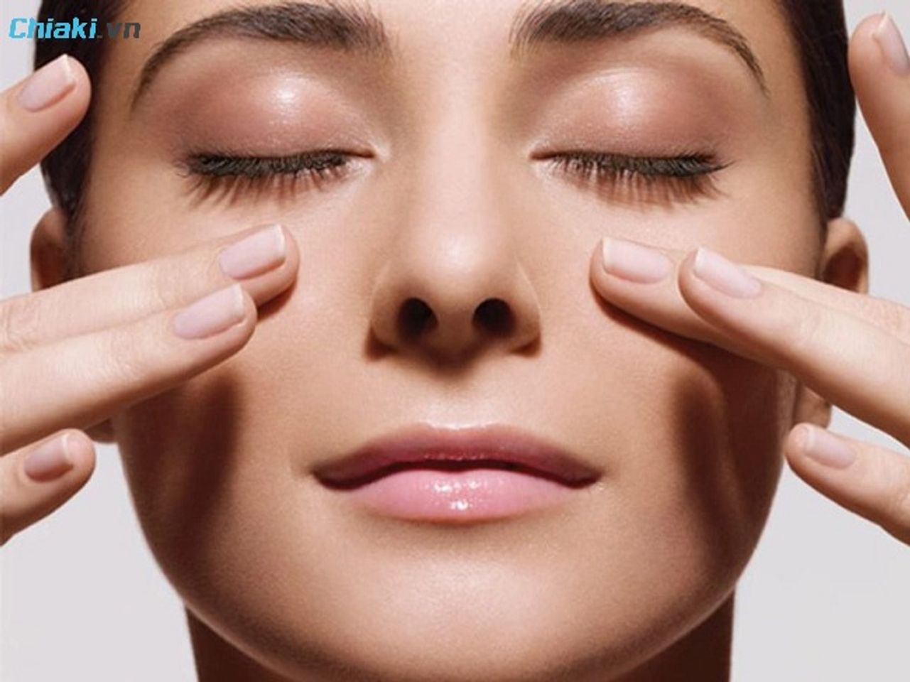 C&aacute;ch massage mắt giảm sụp m&iacute;
