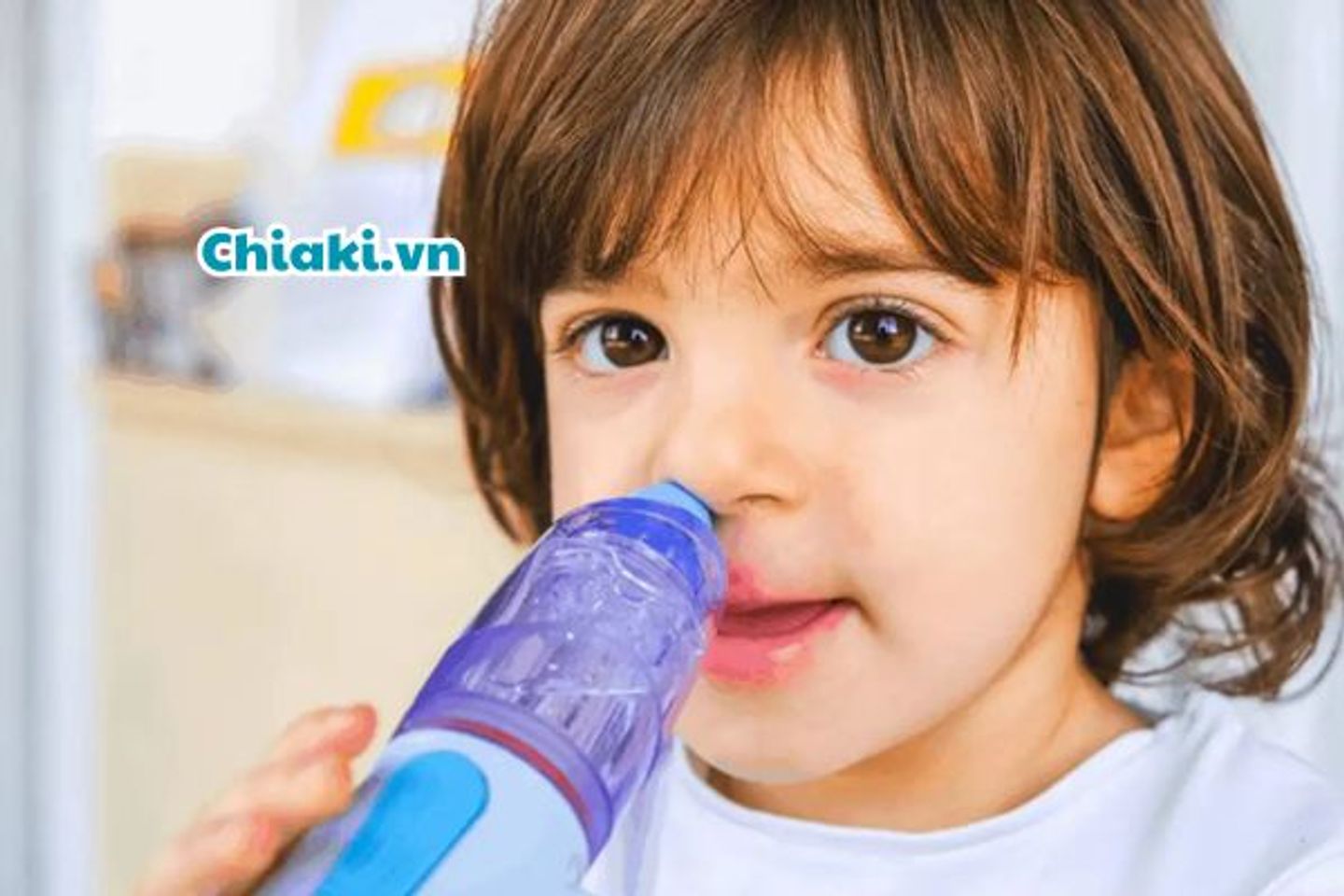 Rửa mũi bằng dụng cụ h&uacute;t mũi
