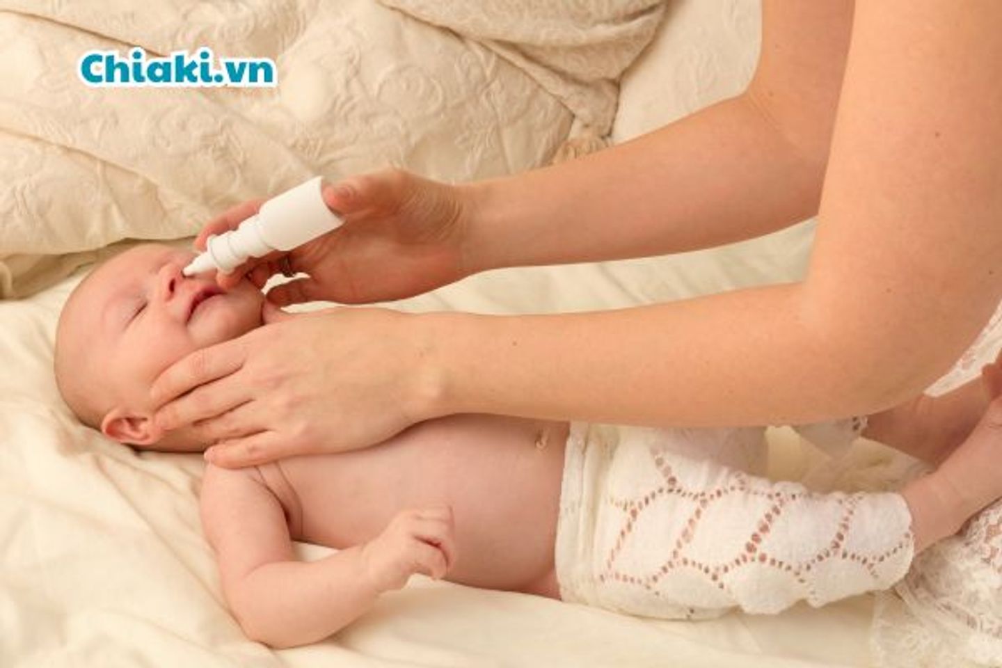 Rửa mũi bằng nước muối sinh l&yacute;