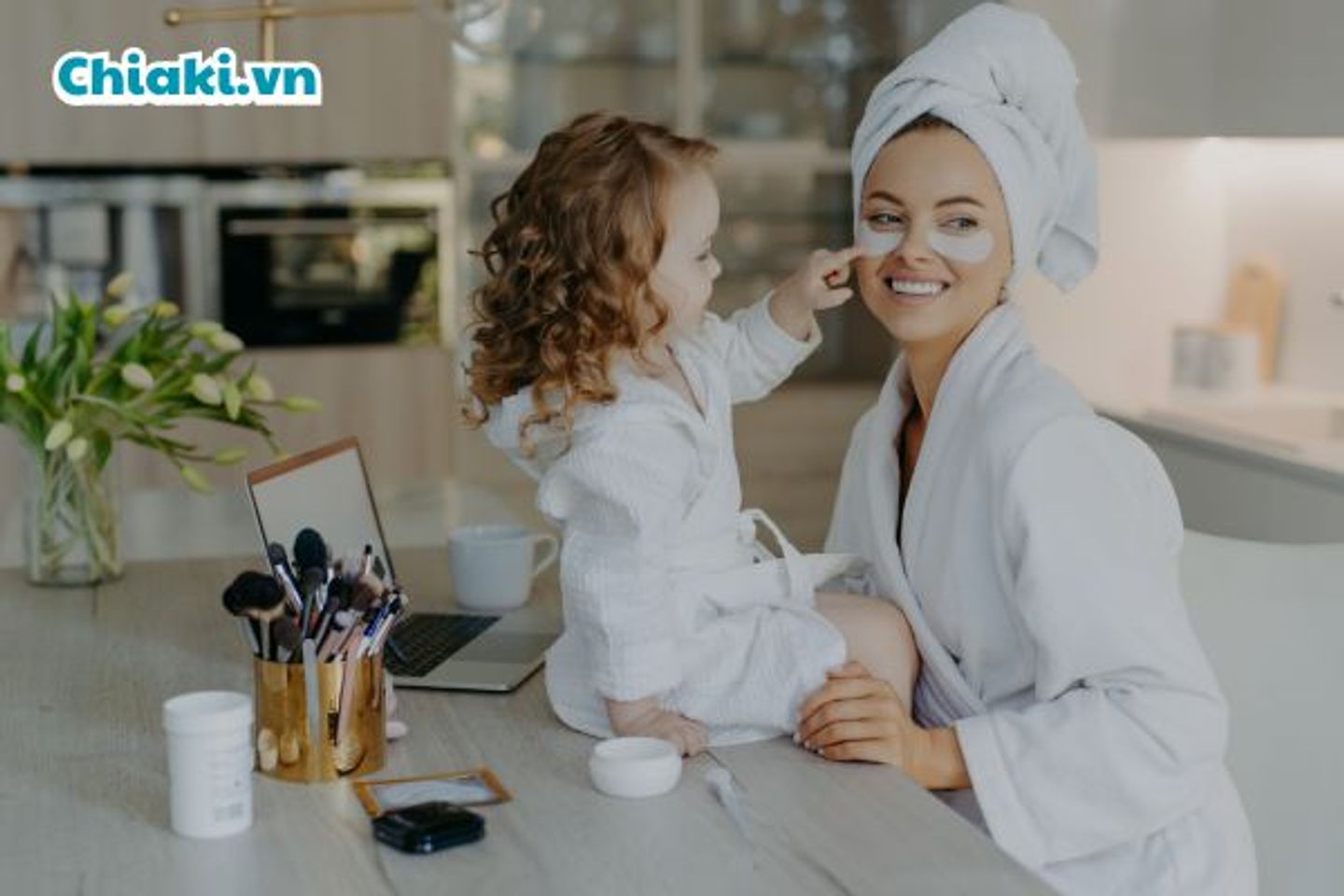 C&aacute;ch l&agrave;m t&oacute;c xoăn tại nh&agrave; bằng khăn tắm