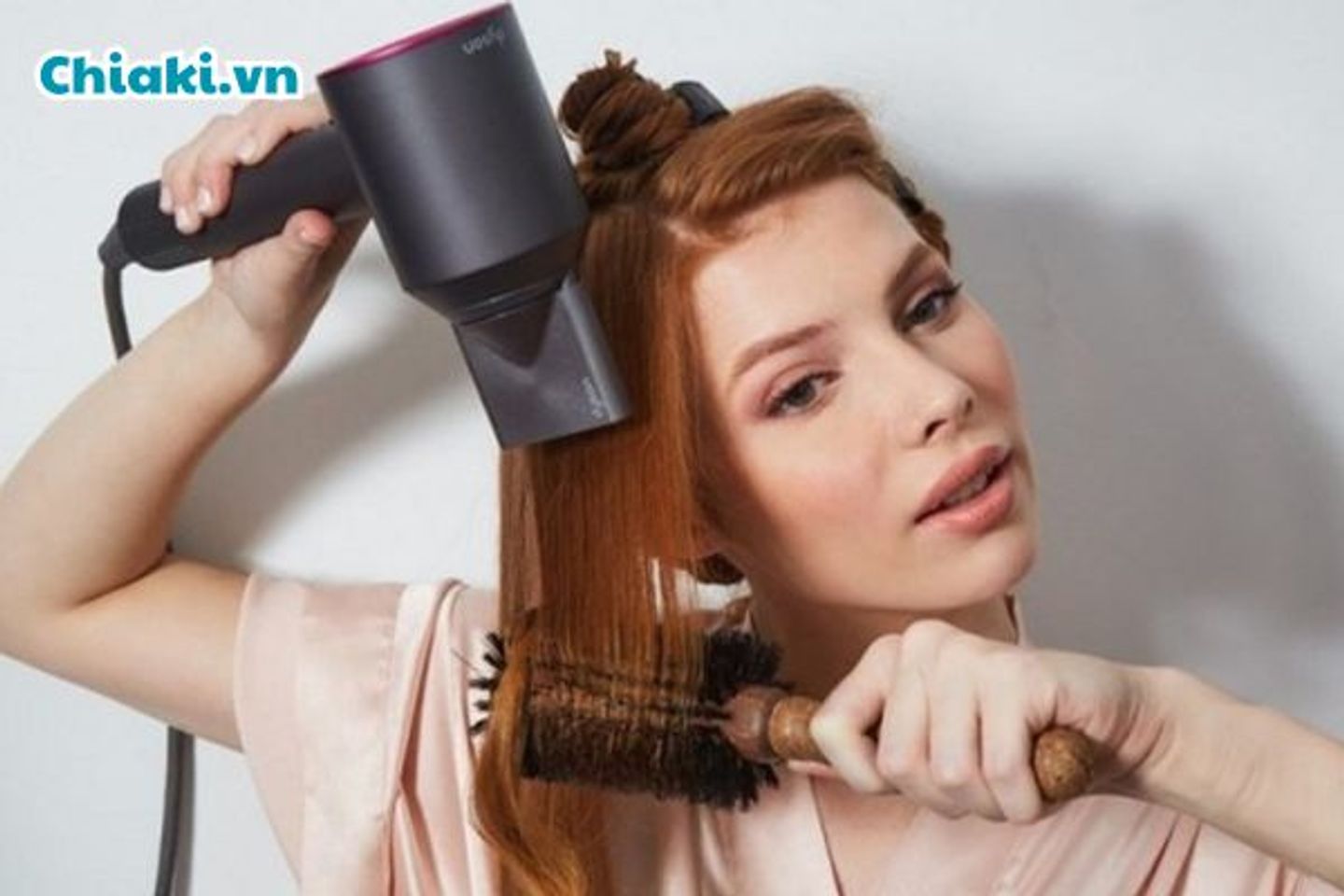 Uốn t&oacute;c bằng m&aacute;y sấy t&oacute;c v&agrave; lược