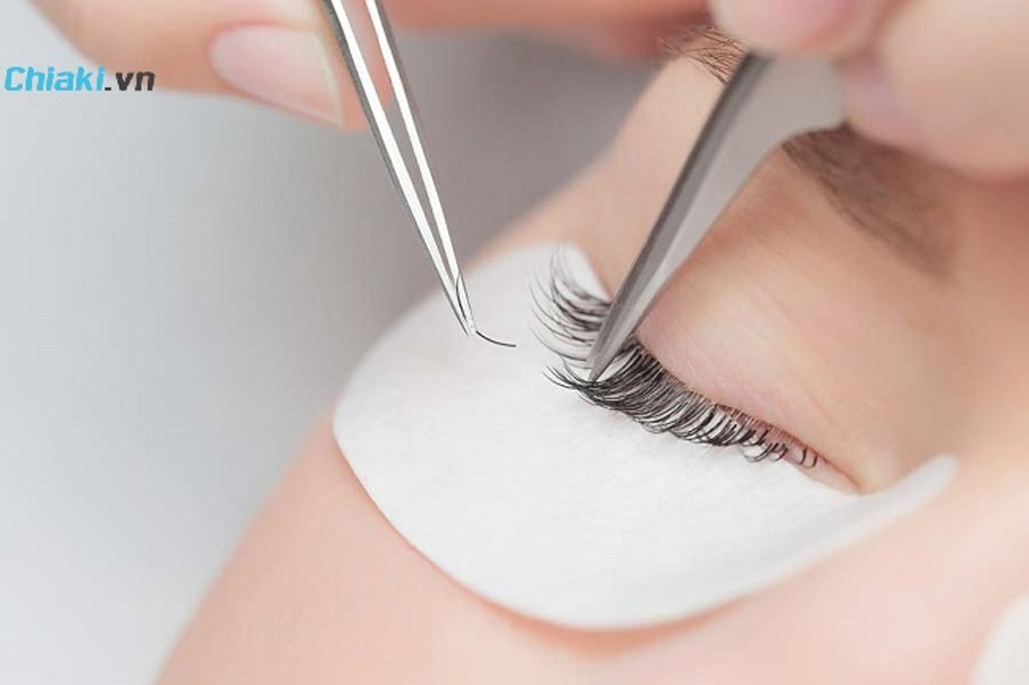 Cắt l&ocirc;ng mi c&oacute; mọc lại kh&ocirc;ng?