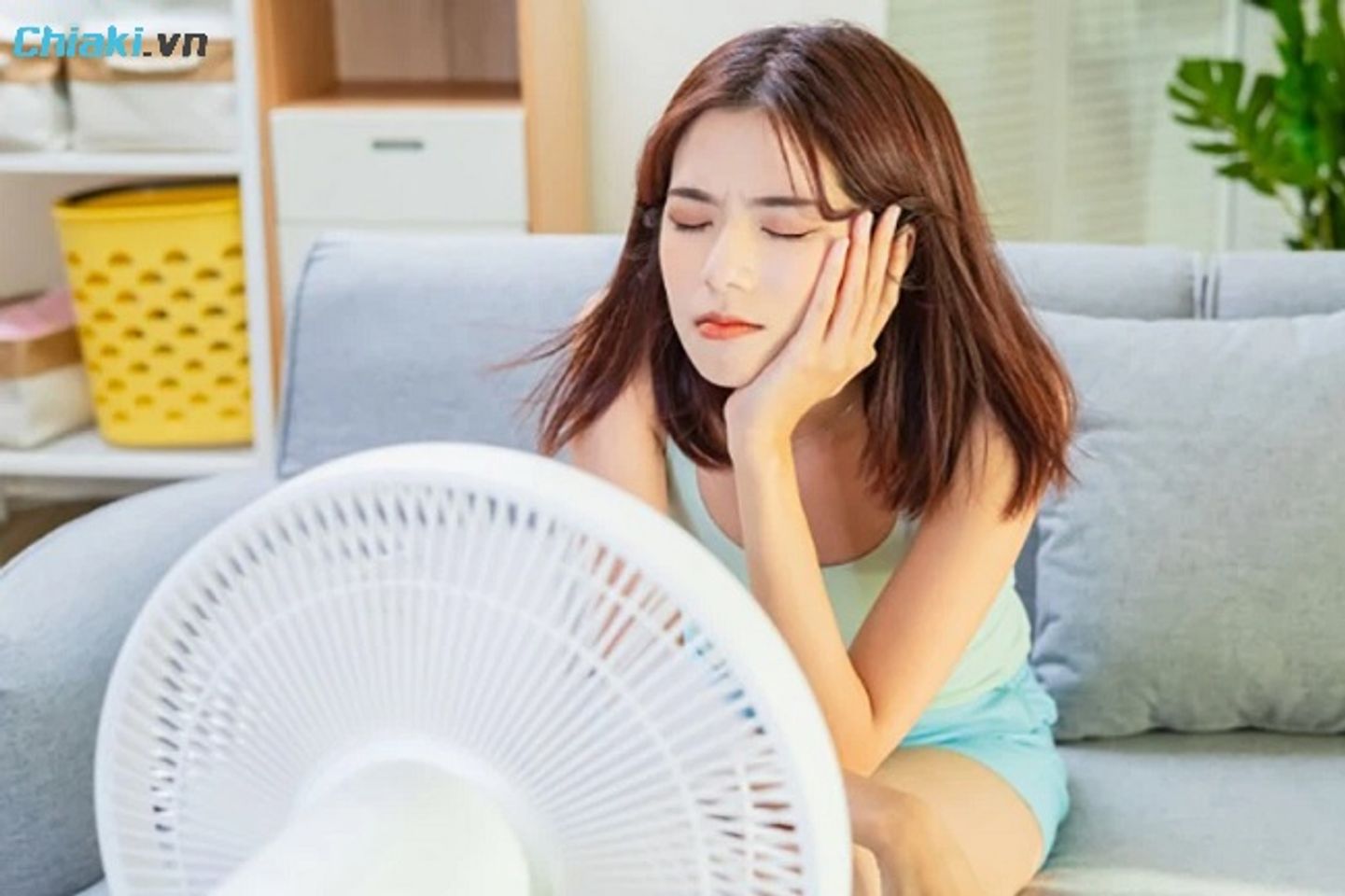 Sấy t&oacute;c bằng quạt gi&uacute;p tiết kiệm v&agrave; l&agrave;m tinh thần sảng kho&aacute;i