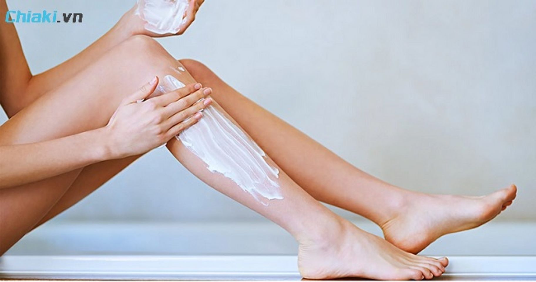 B&ocirc;i kem dưỡng ẩm sau khi triệt l&ocirc;ng để hạn chế ngứa, r&aacute;t