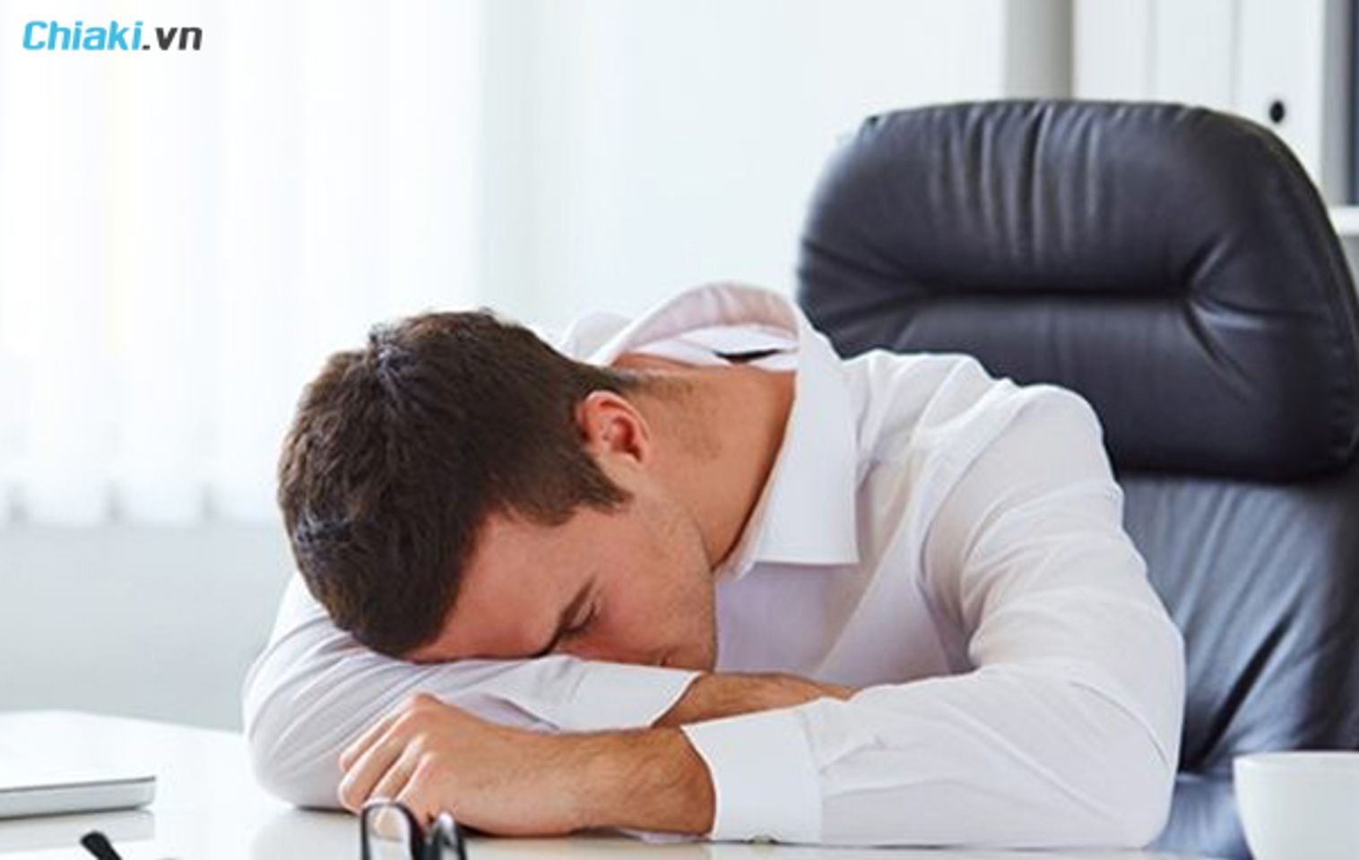 Cơ thể gầy ốm do kh&ocirc;ng nghỉ ngơi hợp l&yacute;