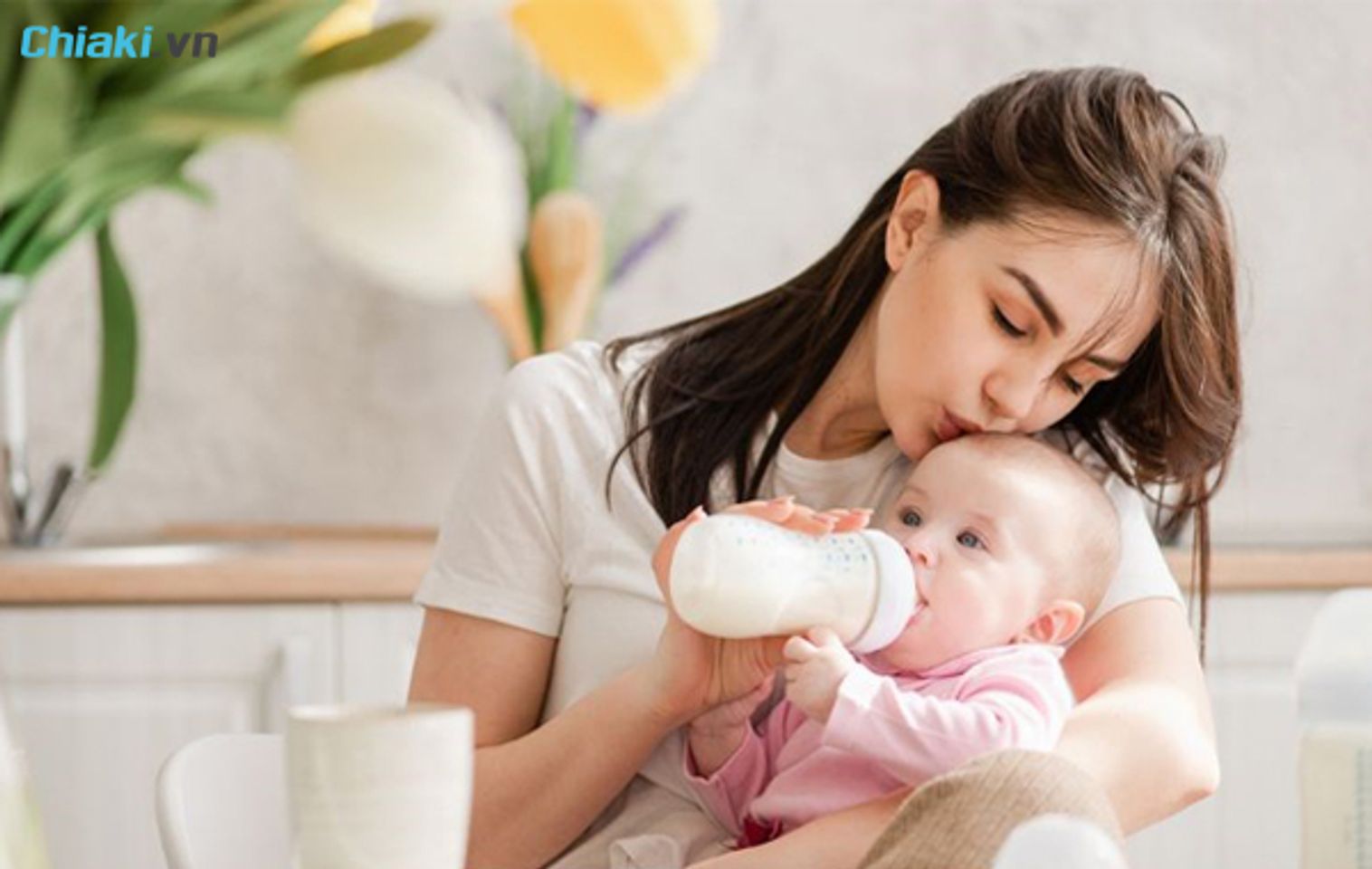 Kinh nghiệm đổi sữa cho trẻ sơ sinh l&agrave; phải dựa v&agrave;o độ tuổi