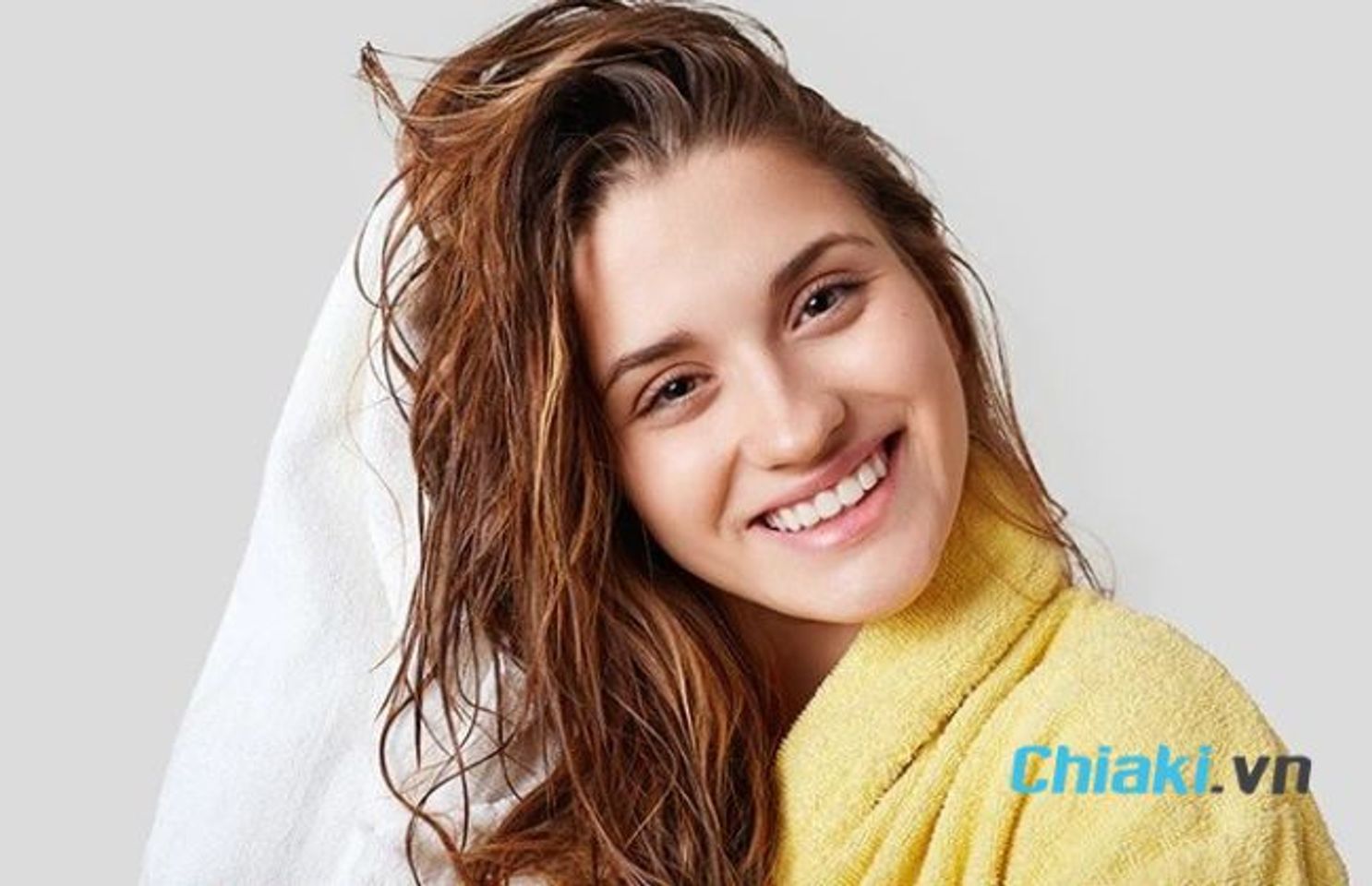 Lắc nhẹ t&oacute;c trước khi sấy