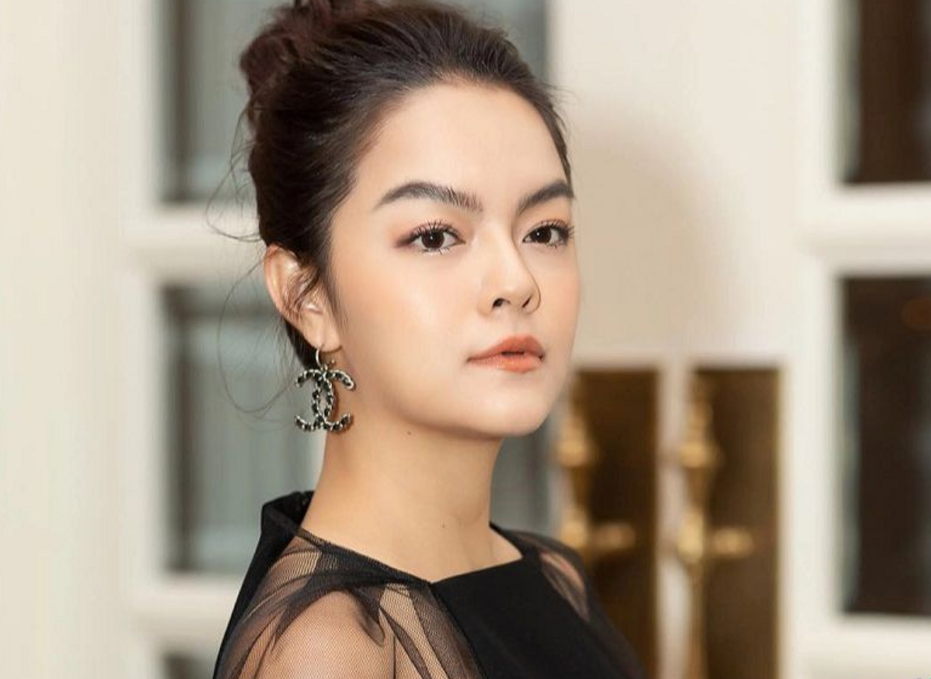 D&aacute;ng l&ocirc;ng m&agrave;y h&igrave;nh c&aacute;nh cung