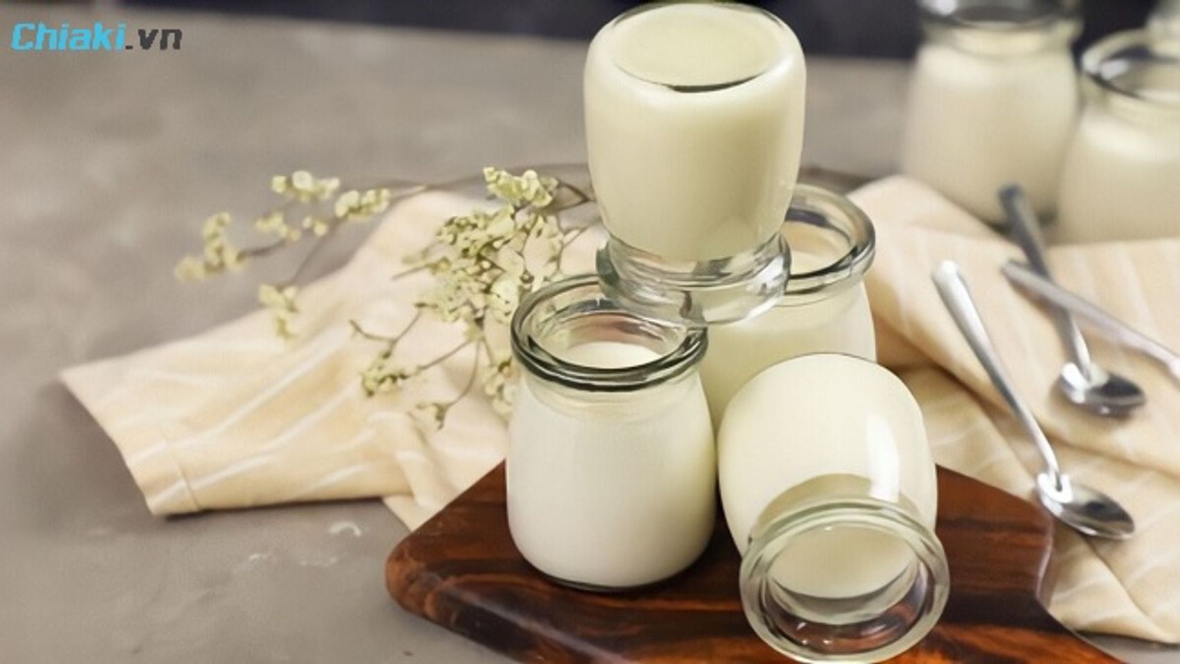 Kh&ocirc;ng n&ecirc;n ăn nhiều sữa chua trong ng&agrave;y