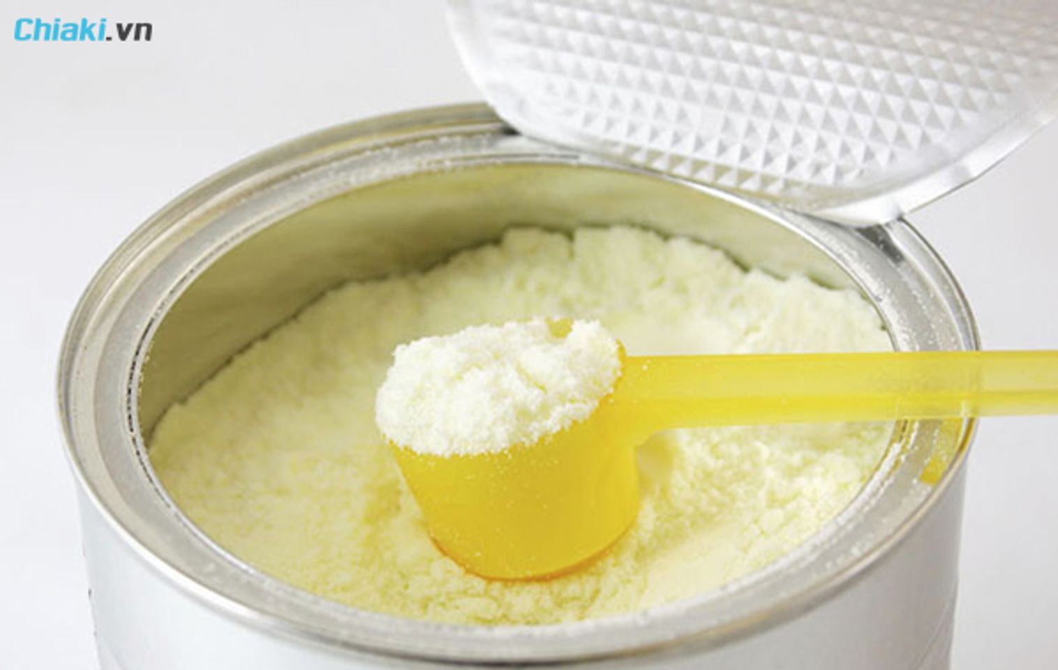 sữa bột c&ocirc;ng thức cho trẻ sơ sinh