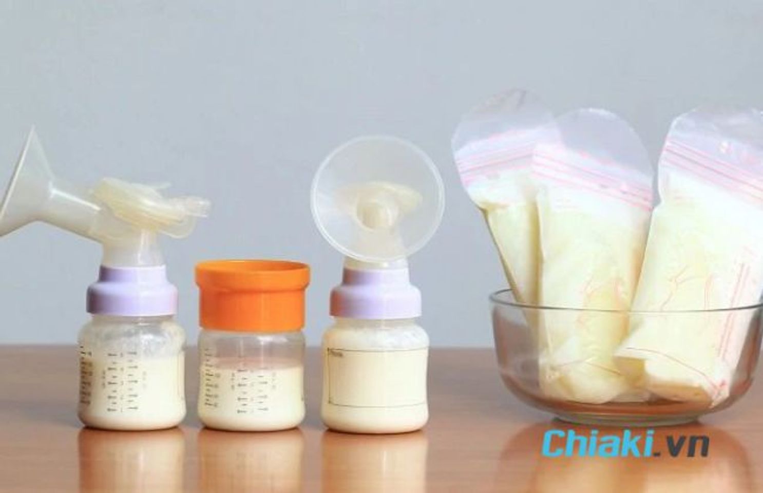 Sữa mẹ r&atilde; đ&ocirc;ng c&oacute; m&ugrave;i g&igrave;