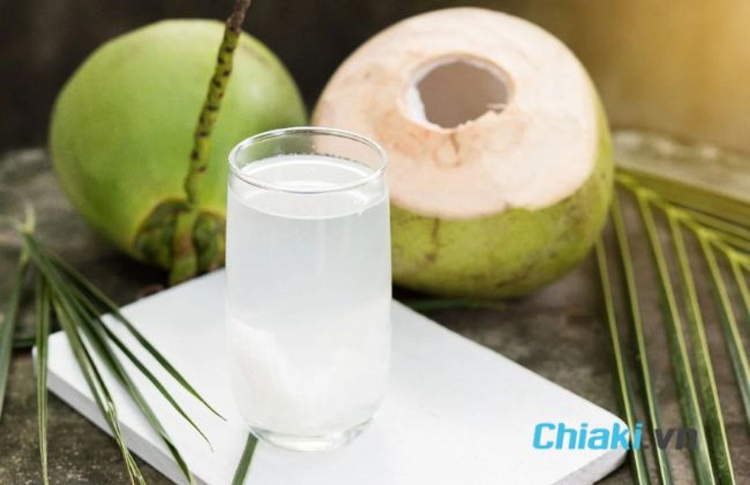 Thức uống gi&agrave;u kali - nước dừa