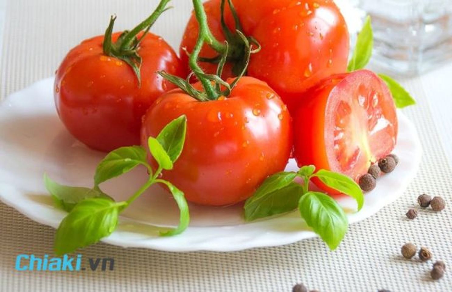 Triệt l&ocirc;ng n&aacute;ch tại nh&agrave; bằng c&agrave; chua