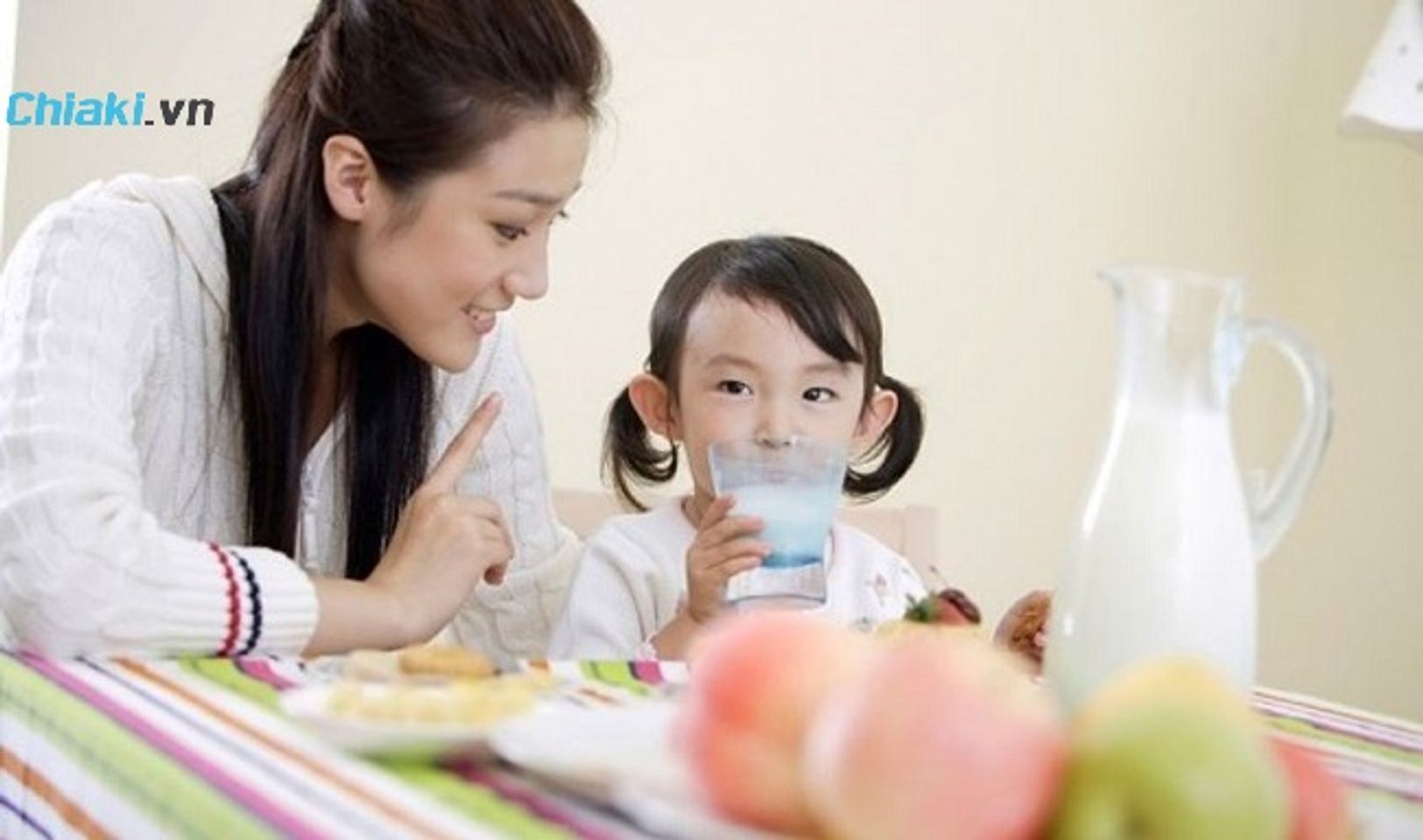 Uống nhiều sữa c&oacute; tốt kh&ocirc;ng?