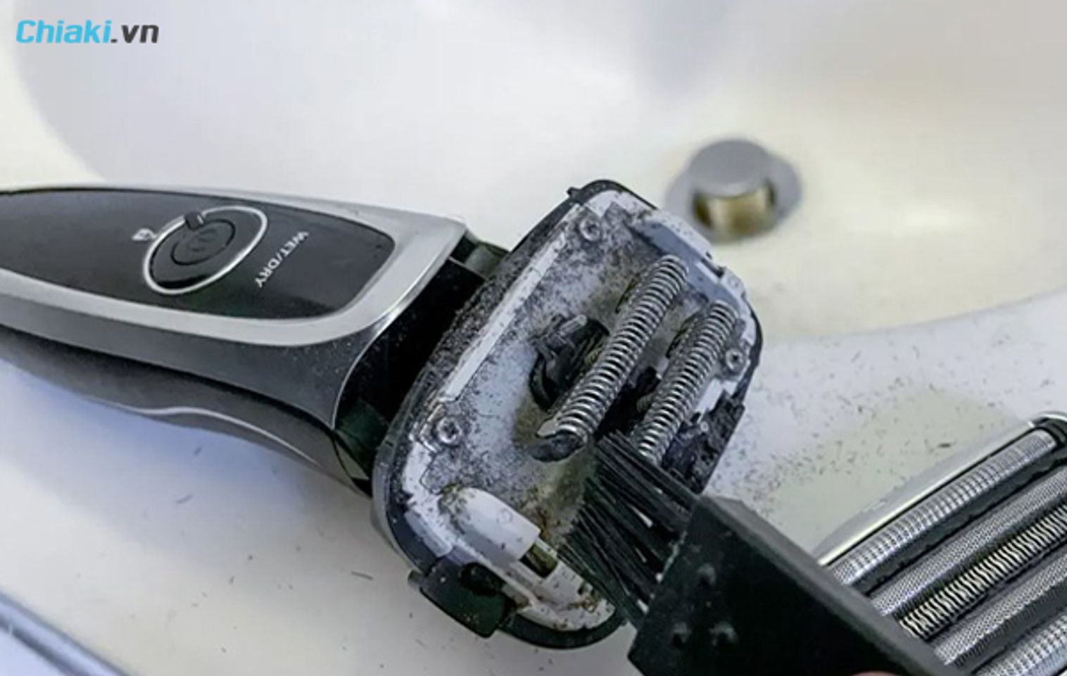 c&aacute;ch vệ sinh m&aacute;y cạo r&acirc;u h&agrave;ng tuần