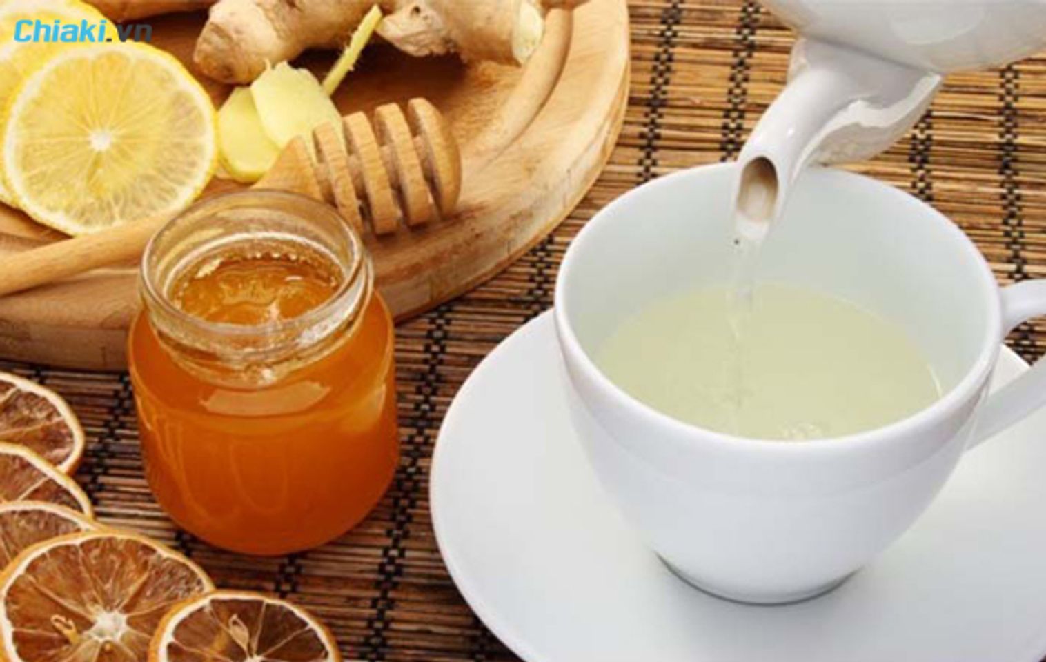 c&aacute;ch uống mật ong để tăng c&acirc;n với nước ấm