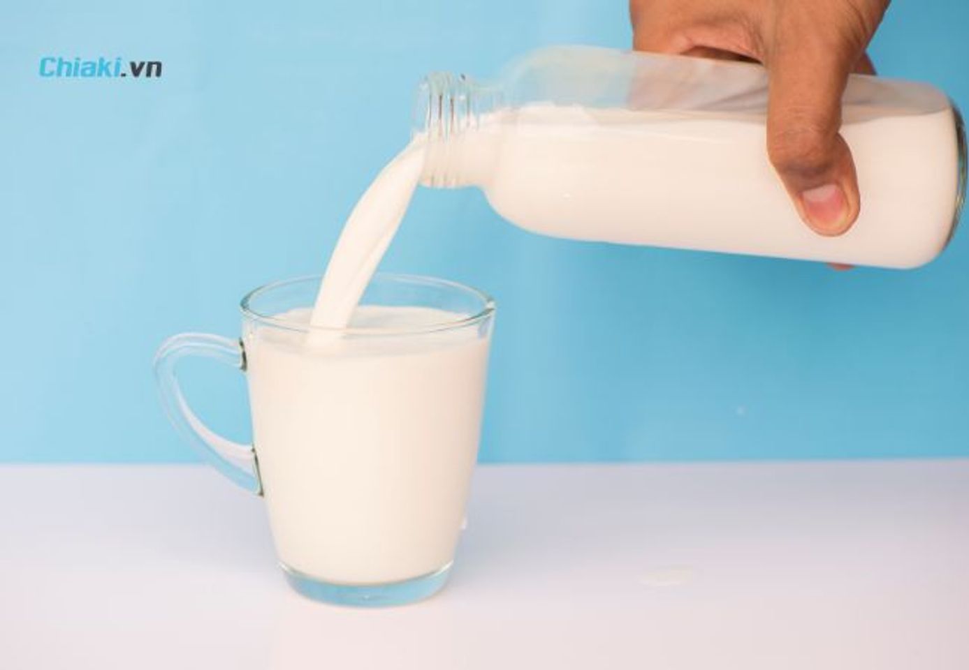 Ủ l&ocirc;ng m&agrave;y bằng sữa tươi gi&uacute;p l&ocirc;ng m&agrave;y mọc mềm mượt hơn
