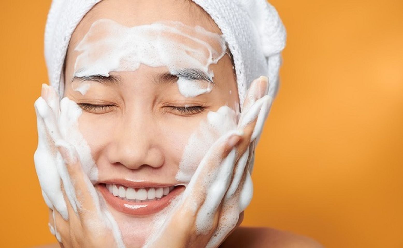 C&oacute; n&ecirc;n d&ugrave;ng 2 loại sữa rửa mặt 1 ng&agrave;y