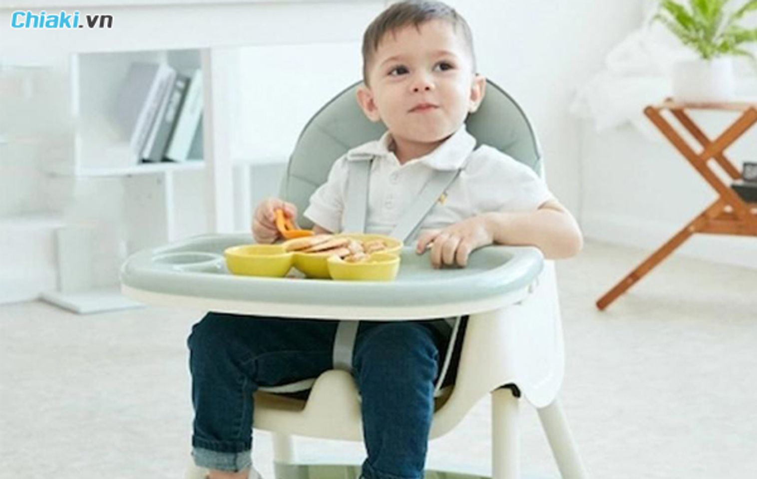 ghế ăn dặm cho b&eacute; bằng nhựa