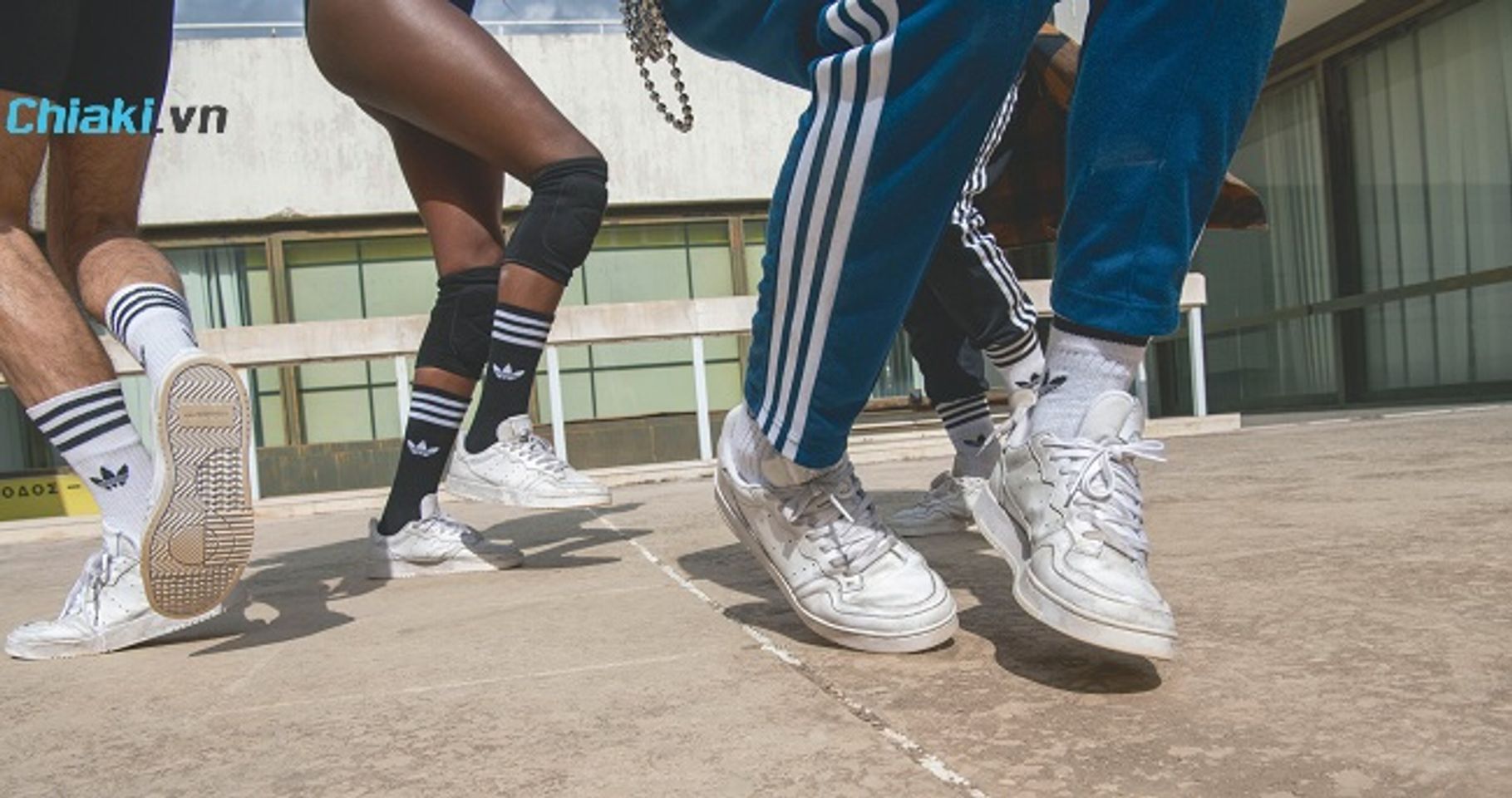 Ti&ecirc;u ch&iacute; chọn mua gi&agrave;y Adidas Blackpink Supercourt