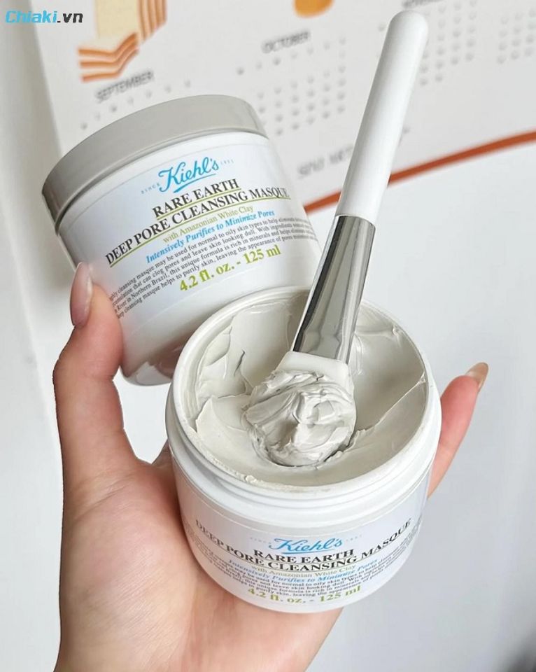 Mặt nạ đất sét Kiehl’s có khả năng hấp thụ dầu thừa, các bã nhờn trên bề mặt da