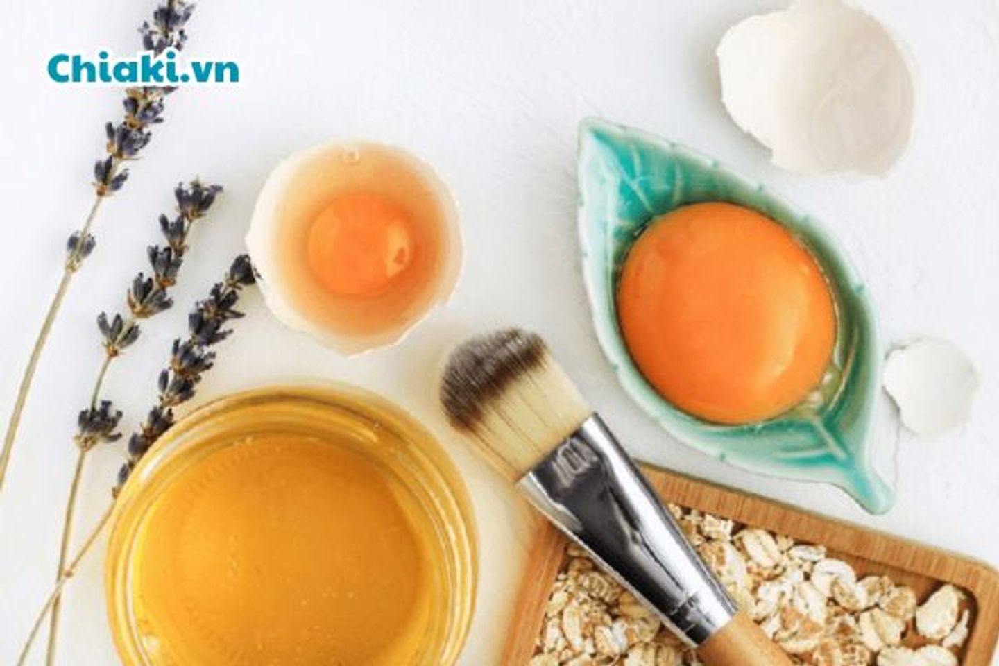 Mặt nạ l&ograve;ng đỏ trứng g&agrave; trị n&aacute;m
