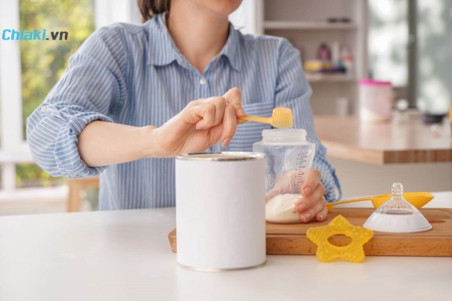 Hướng dẫn c&aacute;ch pha sữa c&ocirc;ng thức cho b&eacute; 4 tuổi