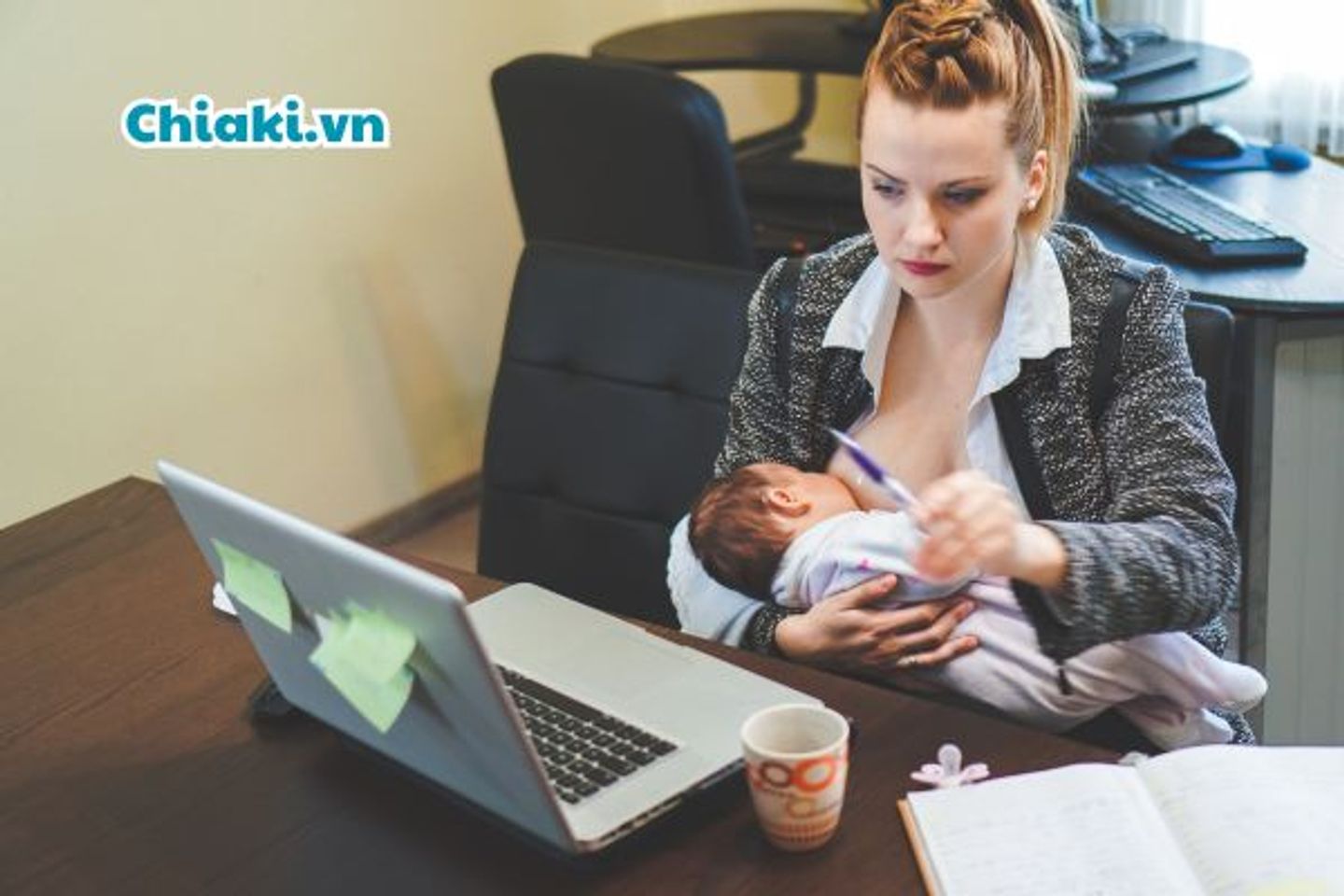 Giảm dần tần suất b&uacute; cho b&eacute;