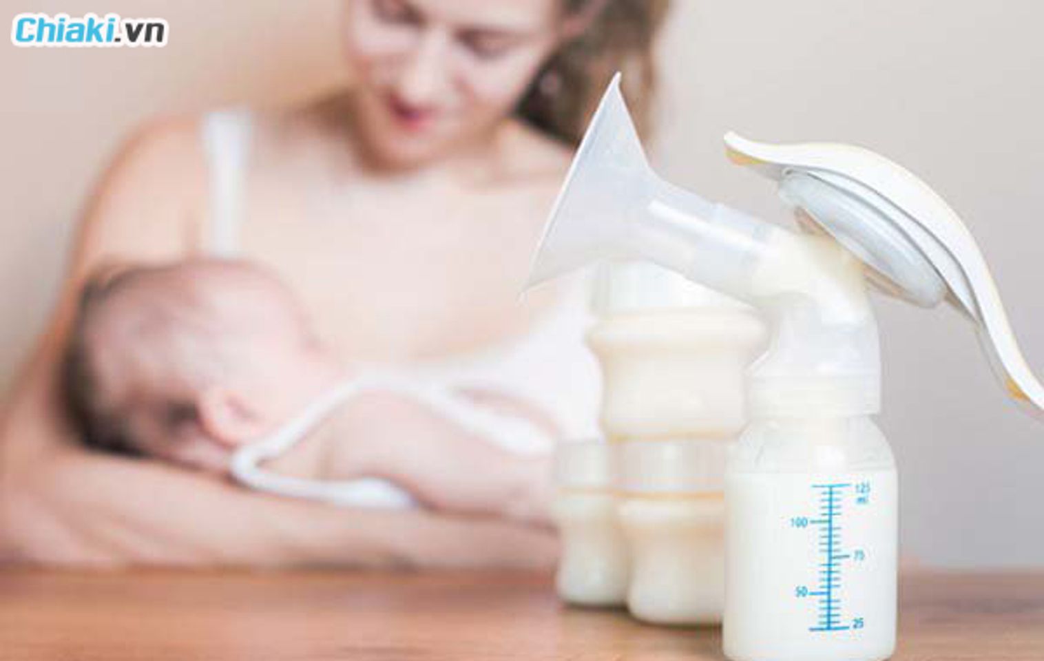 mẹo d&acirc;n gian chữa ch&agrave;m sữa cho trẻ sơ sinh bằng sữa mẹ