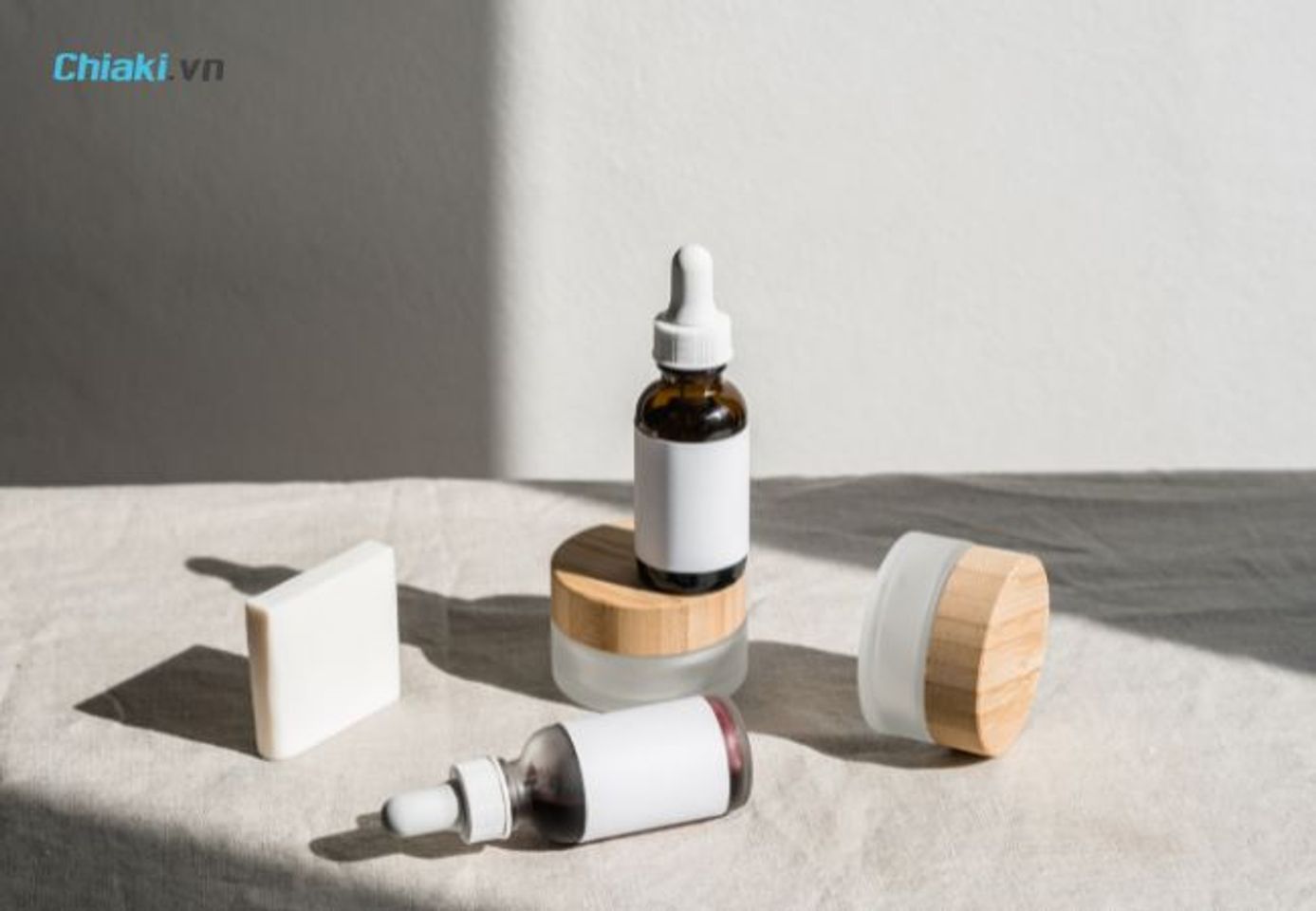 N&ecirc;n sử dụng serum mỗi ng&agrave;y để l&agrave;n da được chăm s&oacute;c tốt