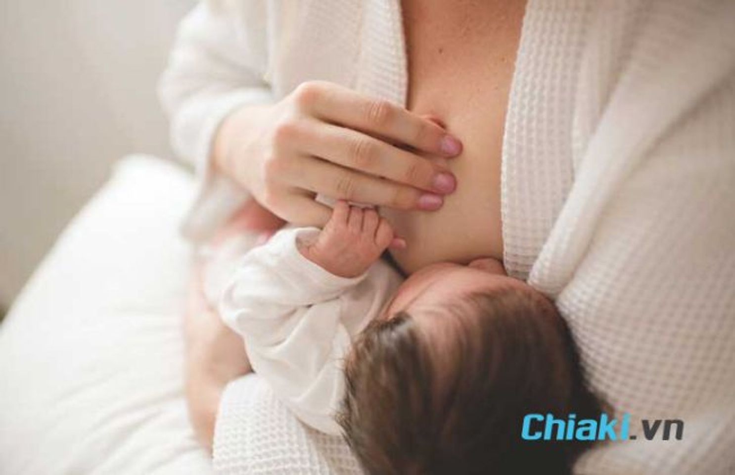dấu hiệu mẹ sắp mất sữa - kh&ocirc;ng c&oacute; cảm gi&aacute;c bứt rứt ở ngực