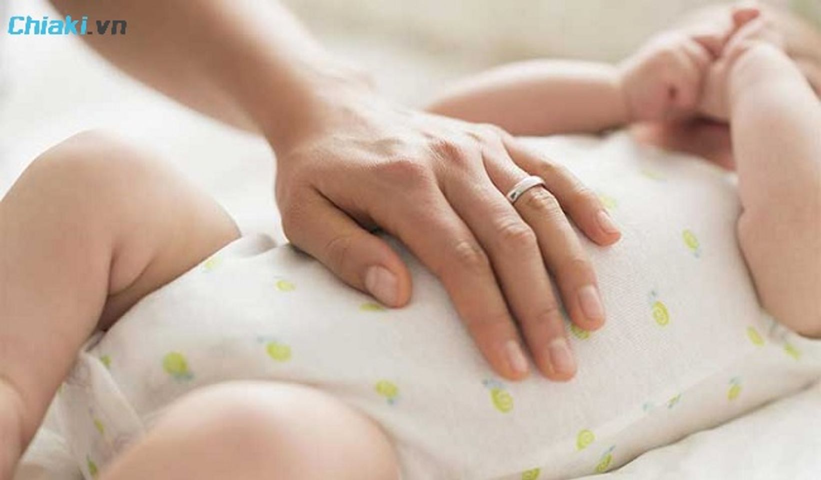 Trẻ gặp c&aacute;c vấn đề về ti&ecirc;u h&oacute;a như t&aacute;o b&oacute;n, ti&ecirc;u chảy