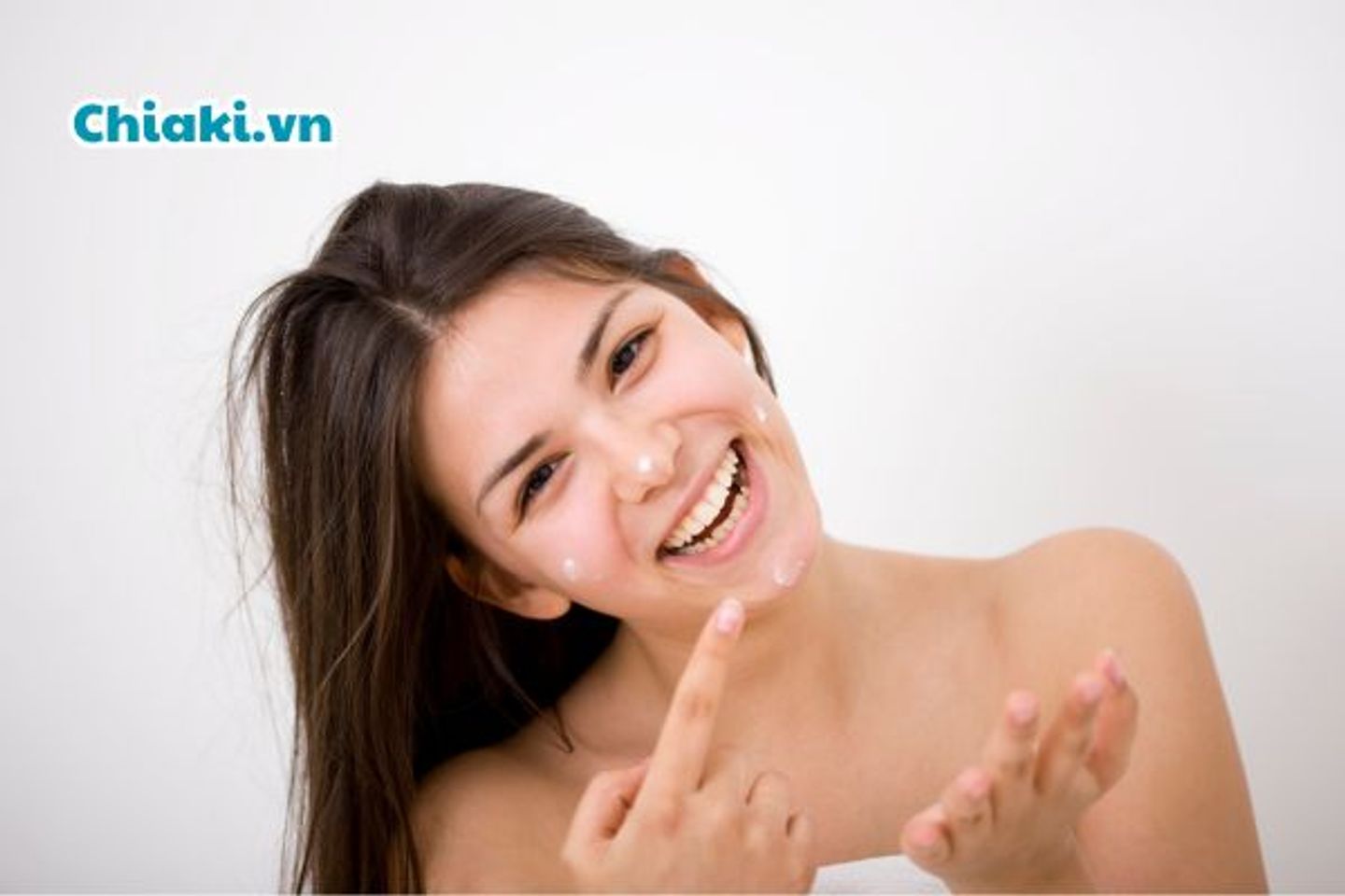 Kem dưỡng ẩm vitamin E c&oacute; b&ocirc;i mặt được kh&ocirc;ng?