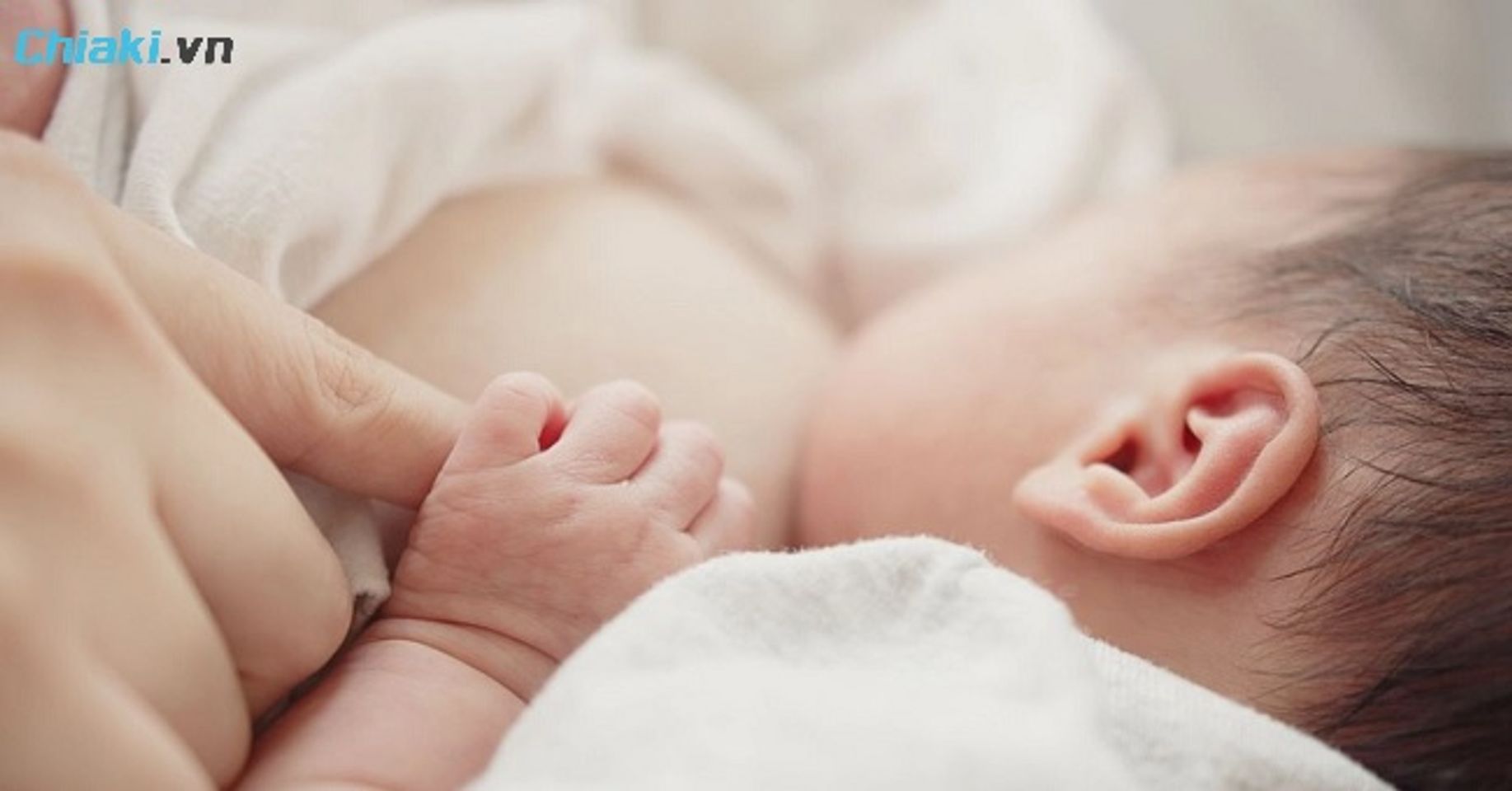 Trẻ tăng c&acirc;n đều, b&eacute; thoải m&aacute;i v&agrave; kh&ocirc;ng đ&ograve;i sữa qu&aacute; nhanh sau b&uacute;
