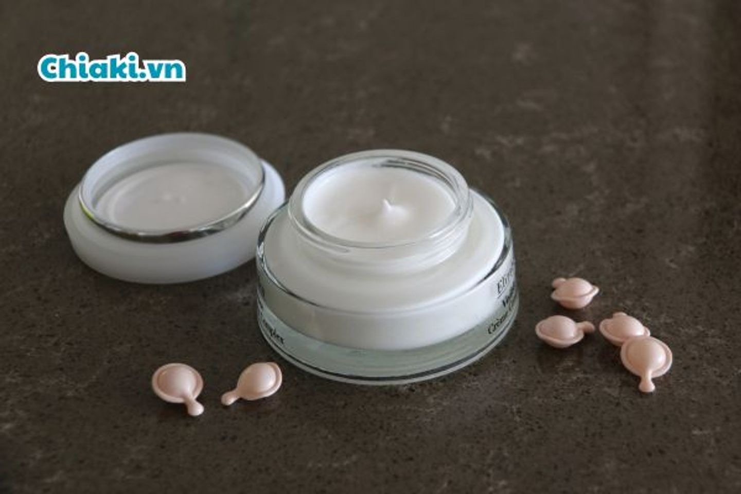 Lợi &iacute;ch của kem dưỡng ẩm vitamin E cho da mặt