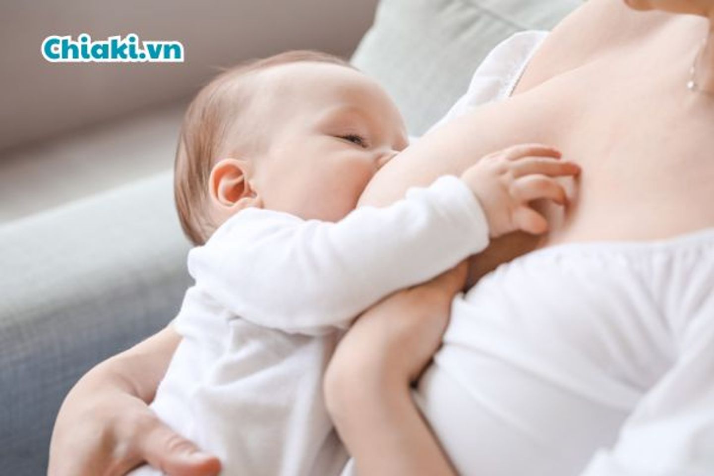Cho b&eacute; b&uacute; vừa đủ, kh&ocirc;ng n&ecirc;n qu&aacute; no