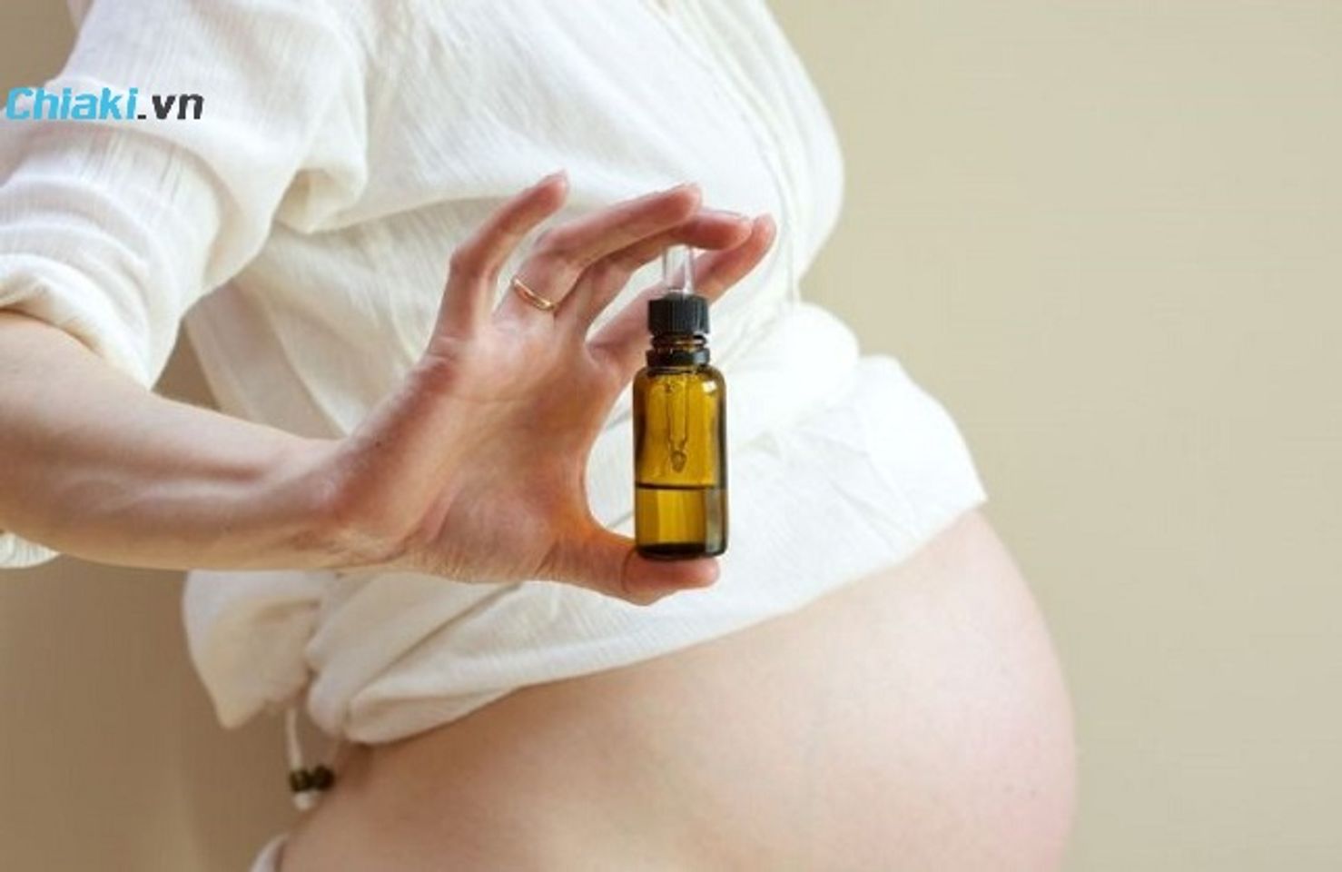 C&aacute;ch sử dụng dầu khuynh diệp cho b&agrave; bầu