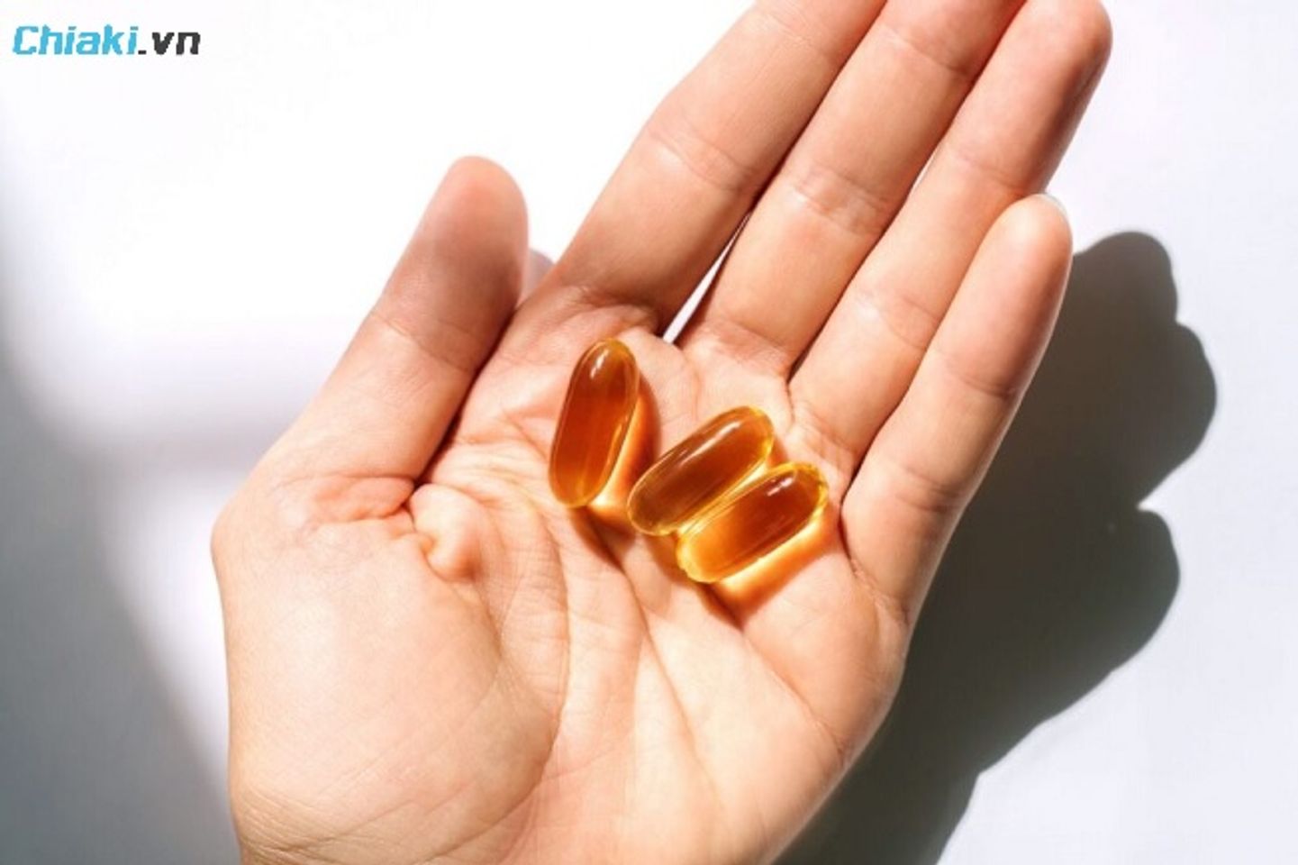 Vitamin E gi&uacute;p dưỡng ẩm cho da, chống oxy h&oacute;a cho cơ thể