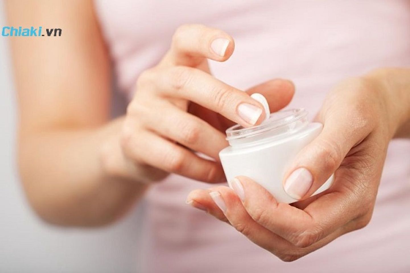 D&ugrave;ng kem trị mụn ở v&ugrave;ng k&iacute;n c&oacute; tốt kh&ocirc;ng?