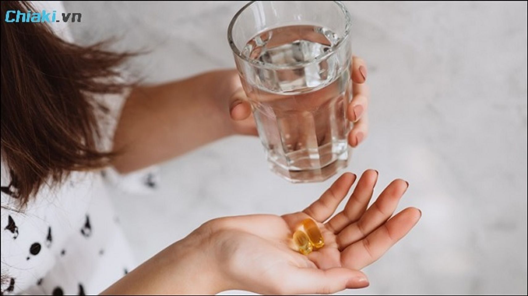 Vitamin E uống ng&agrave;y 1 - 2 vi&ecirc;n t&ugrave;y theo hướng dẫn từ nh&agrave; sản xuất