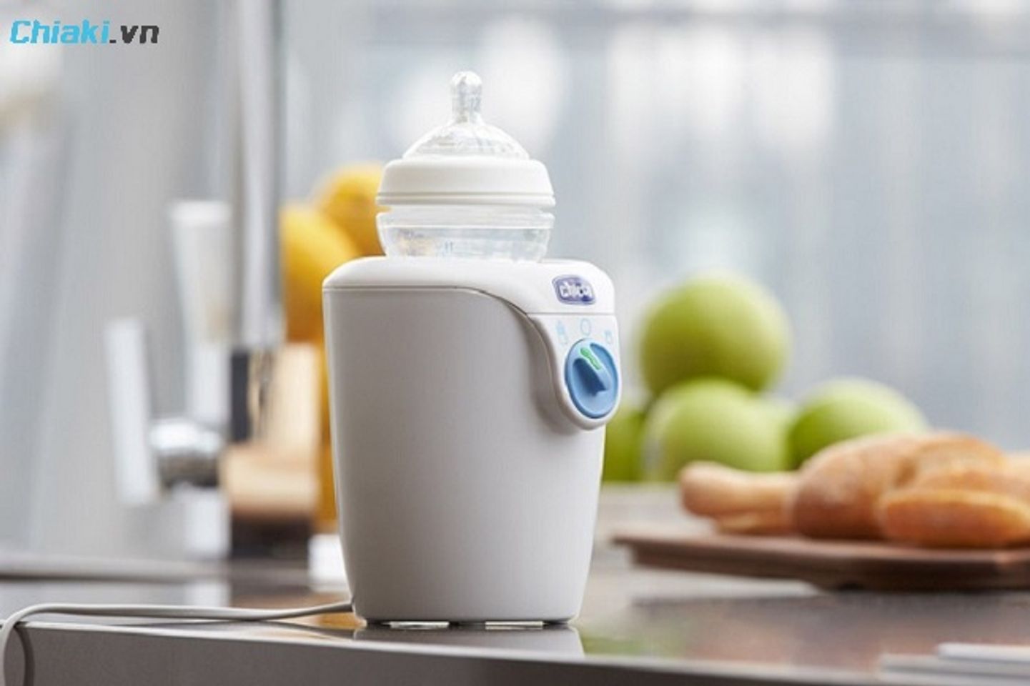 H&acirc;m sữa cho b&eacute; bằng m&aacute;y h&acirc;m sữa chuy&ecirc;n dụng