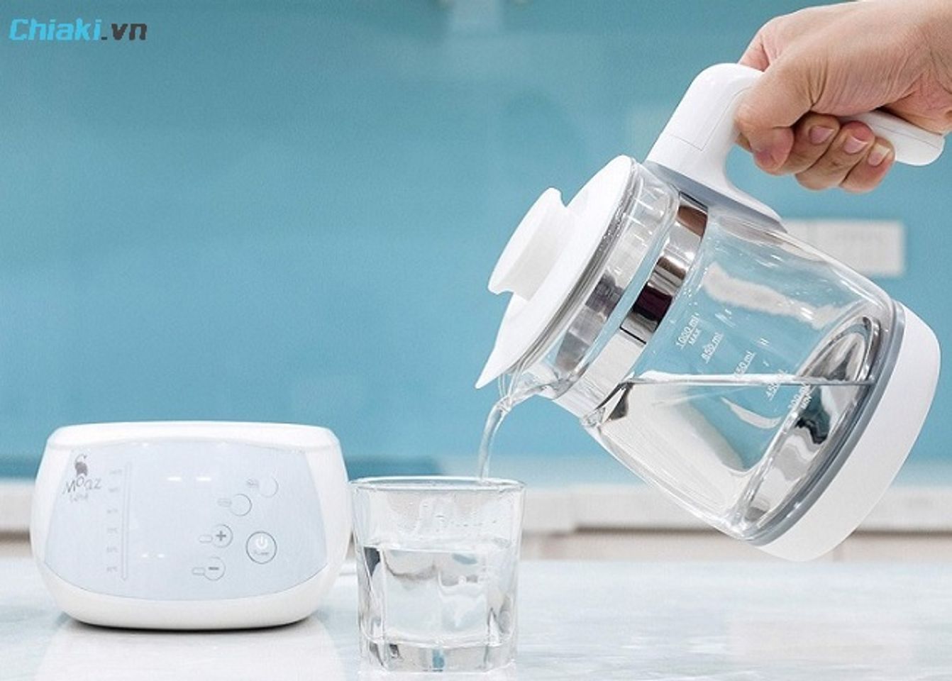 Nhiệt độ pha sữa t&ugrave;y thuộc v&agrave;o từng loại sữa c&ocirc;ng thức, dao động từ 40 - 70 độ C